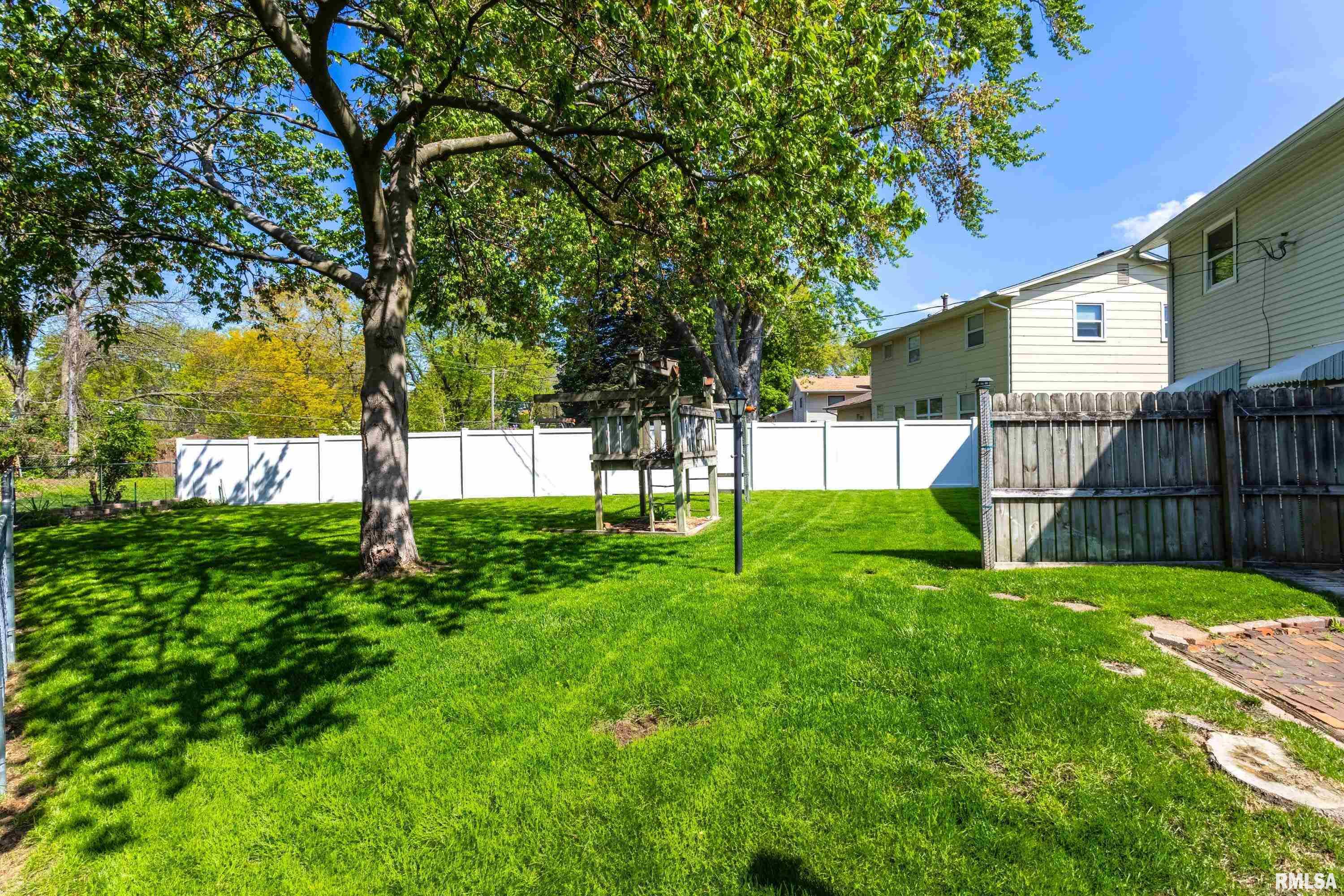 2330 Avalon Drive, Bettendorf, Iowa image 33