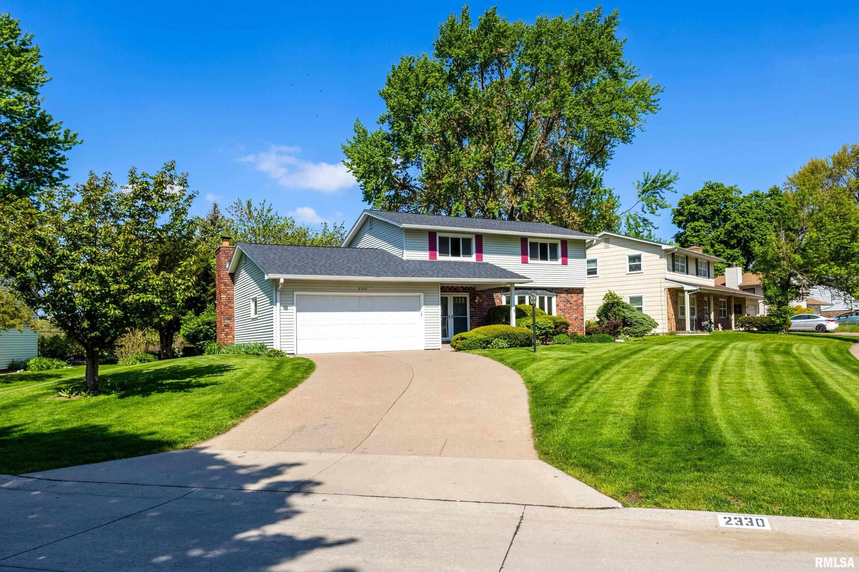 2330 Avalon Drive, Bettendorf, Iowa image 2