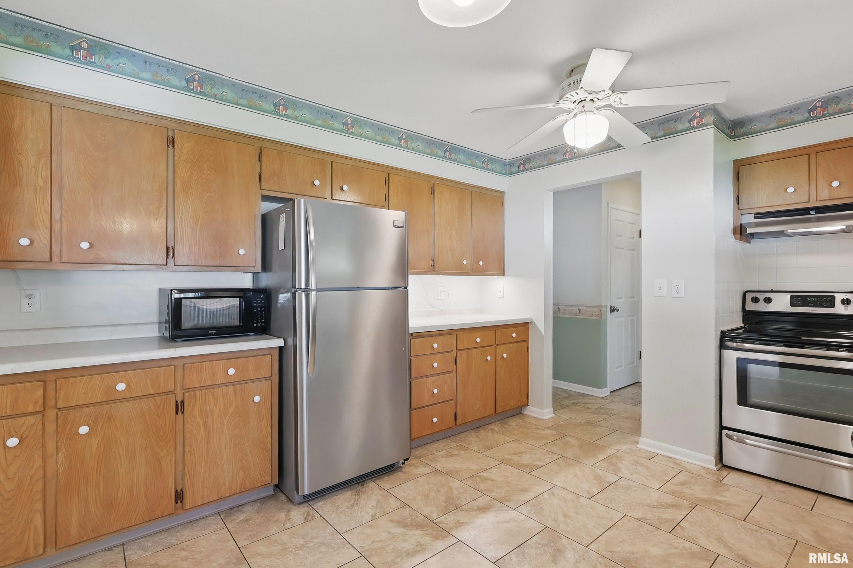 2330 Avalon Drive, Bettendorf, Iowa image 10
