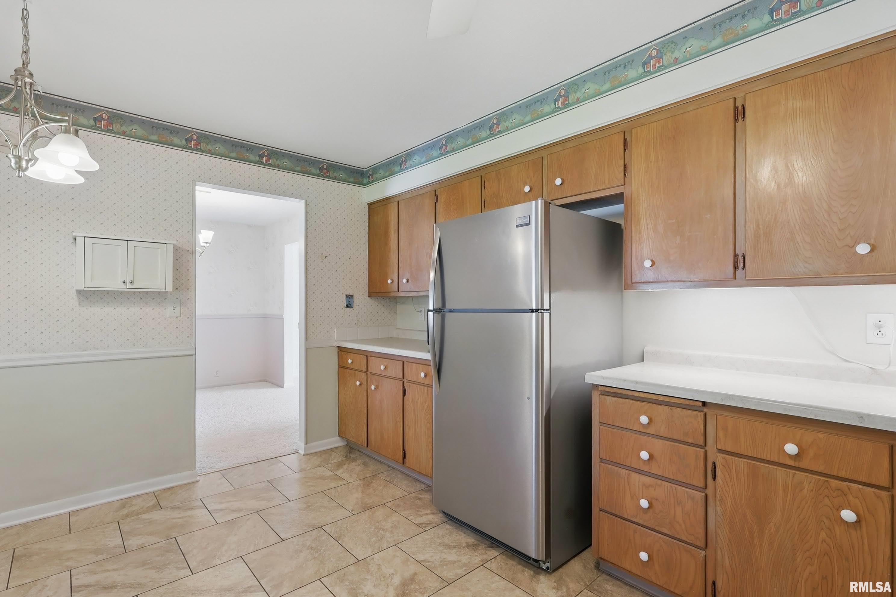 2330 Avalon Drive, Bettendorf, Iowa image 12