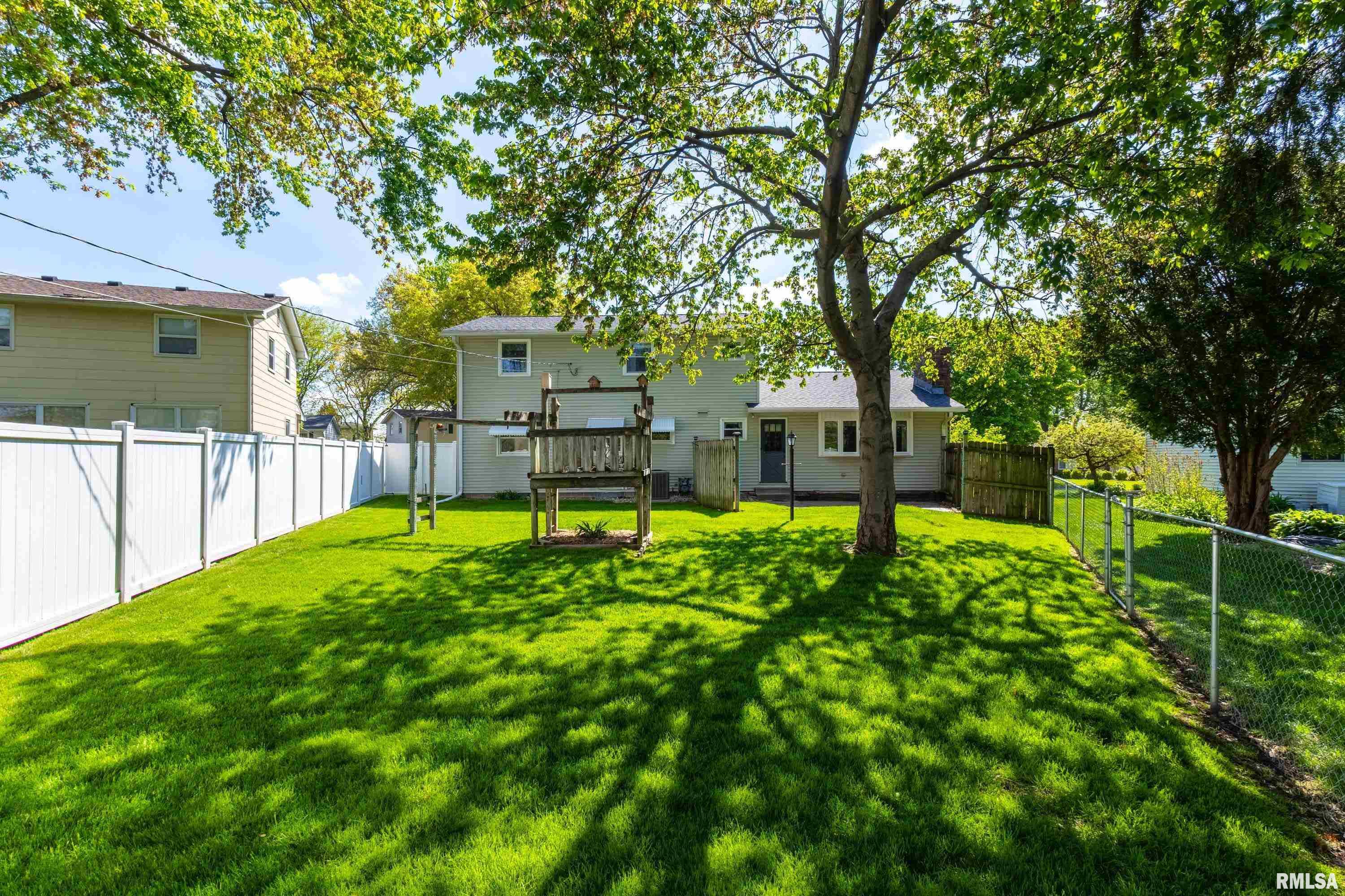 2330 Avalon Drive, Bettendorf, Iowa image 34