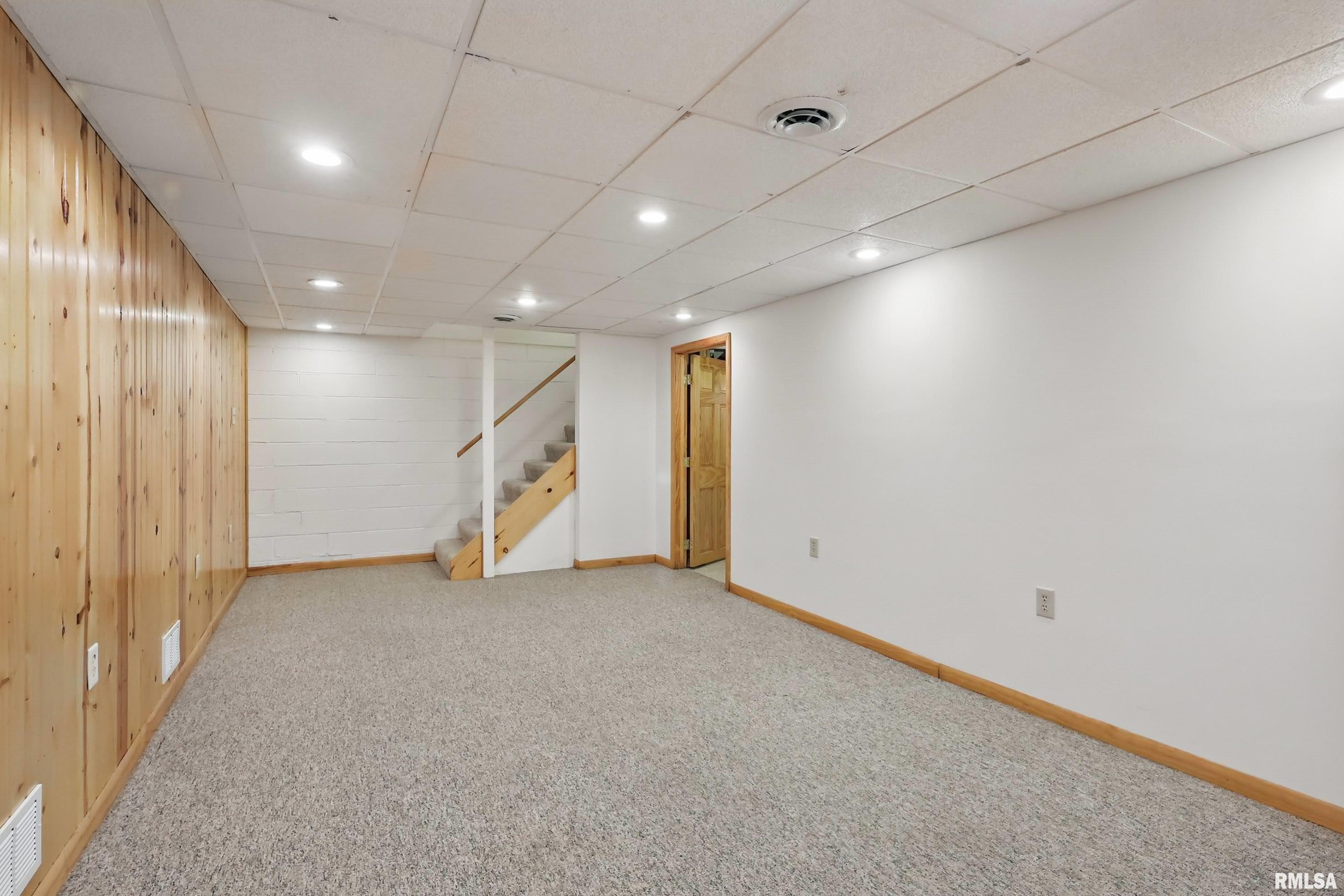 2330 Avalon Drive, Bettendorf, Iowa image 29