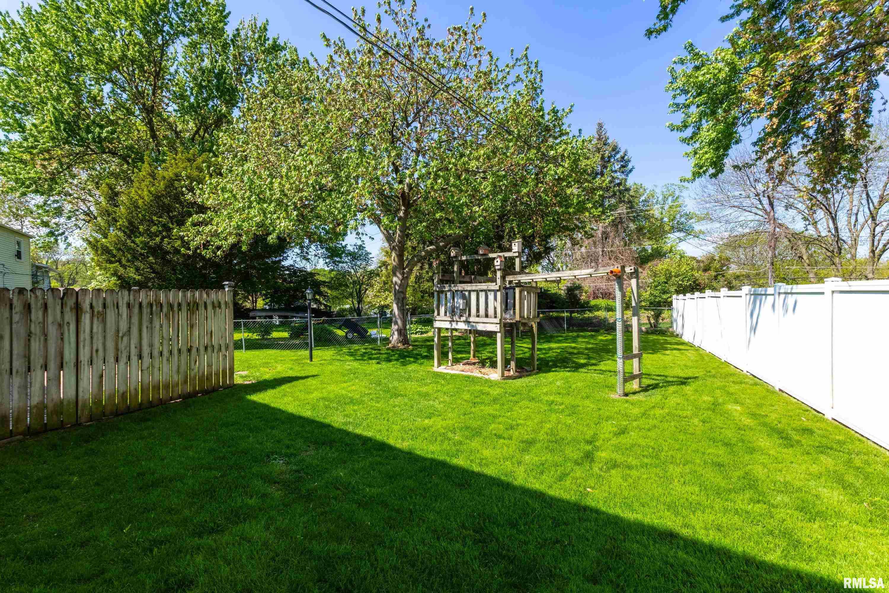 2330 Avalon Drive, Bettendorf, Iowa image 36