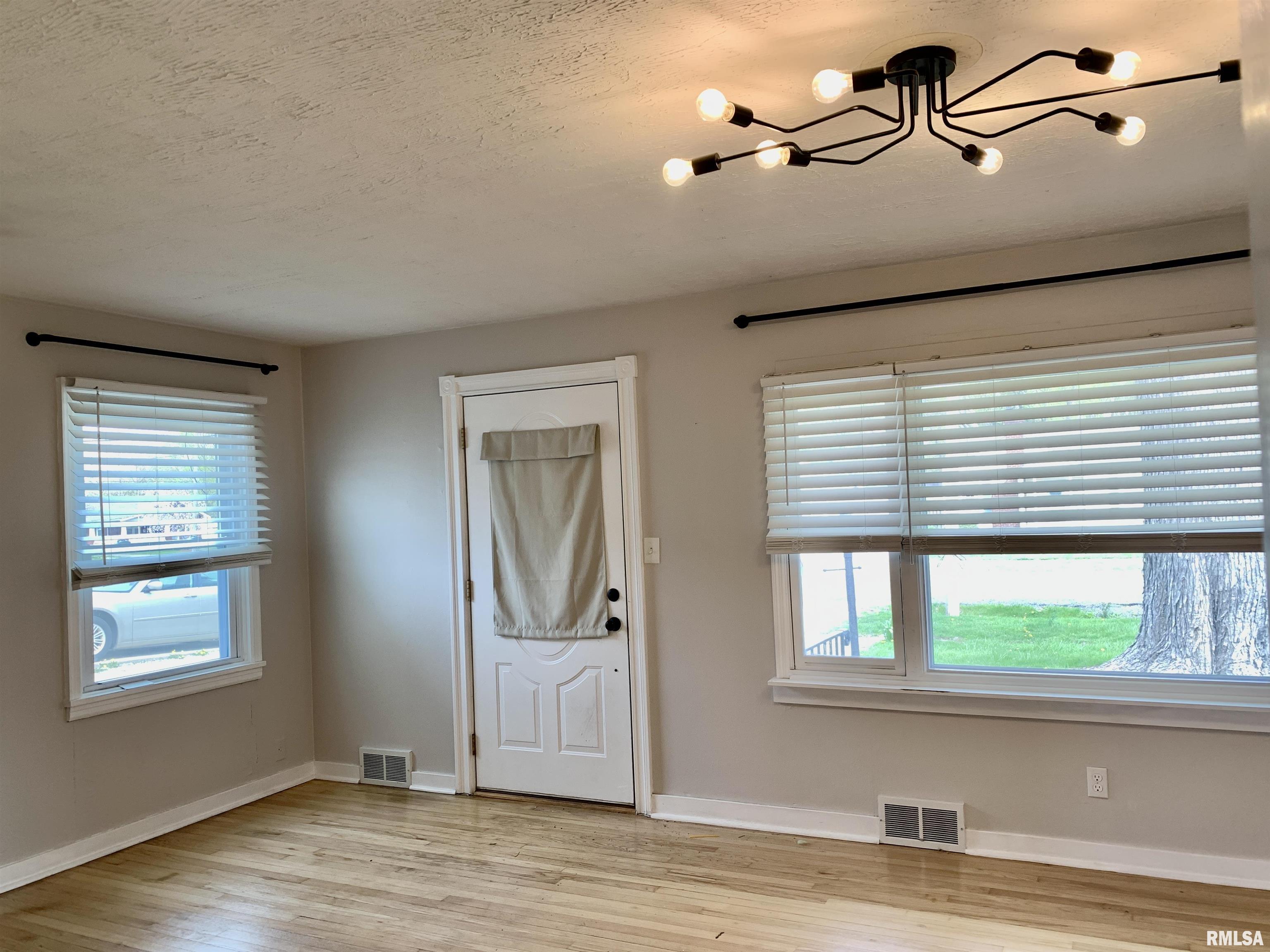 319 Superior Street, Jacksonville, Illinois image 33