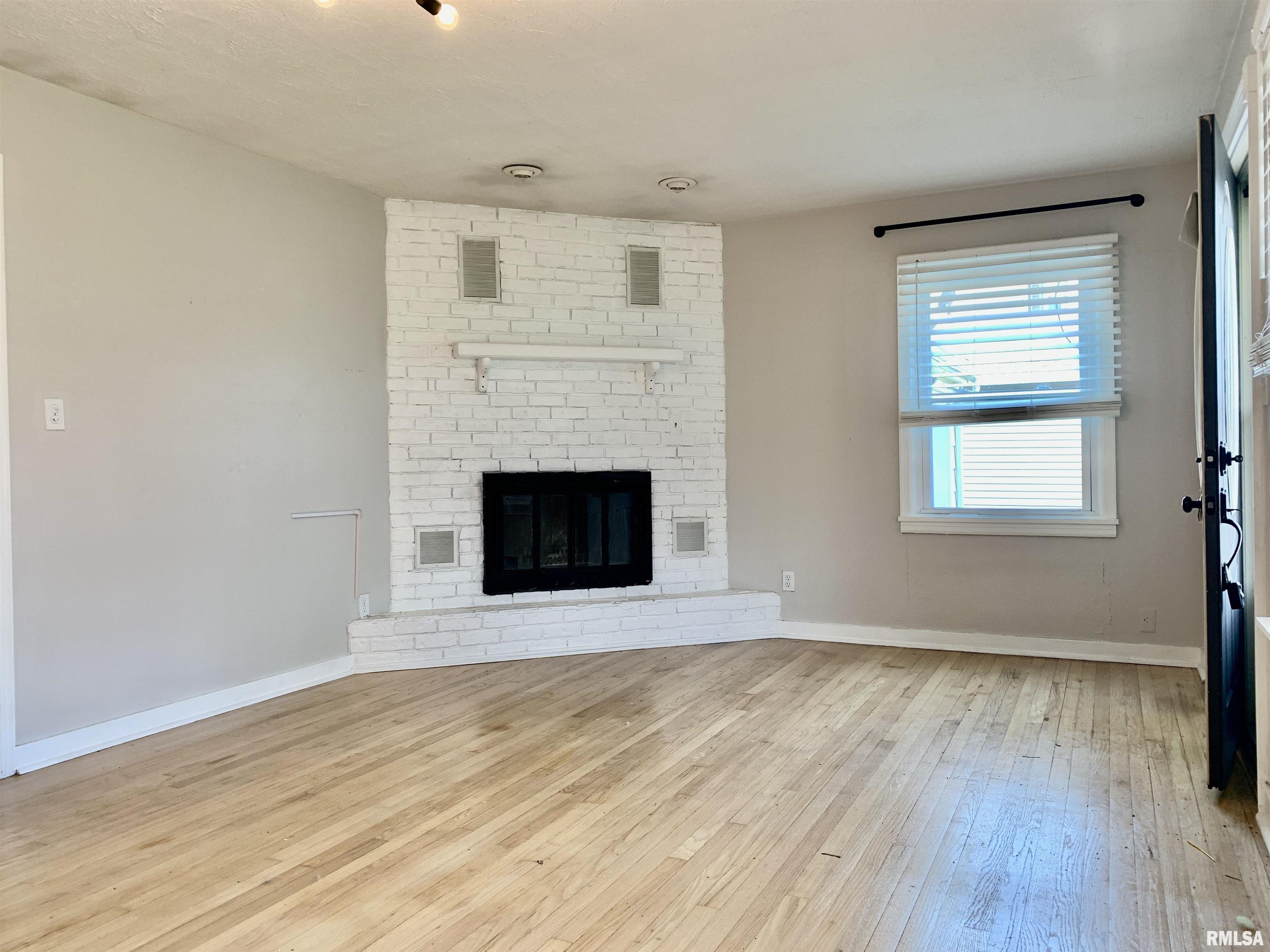 319 Superior Street, Jacksonville, Illinois image 3