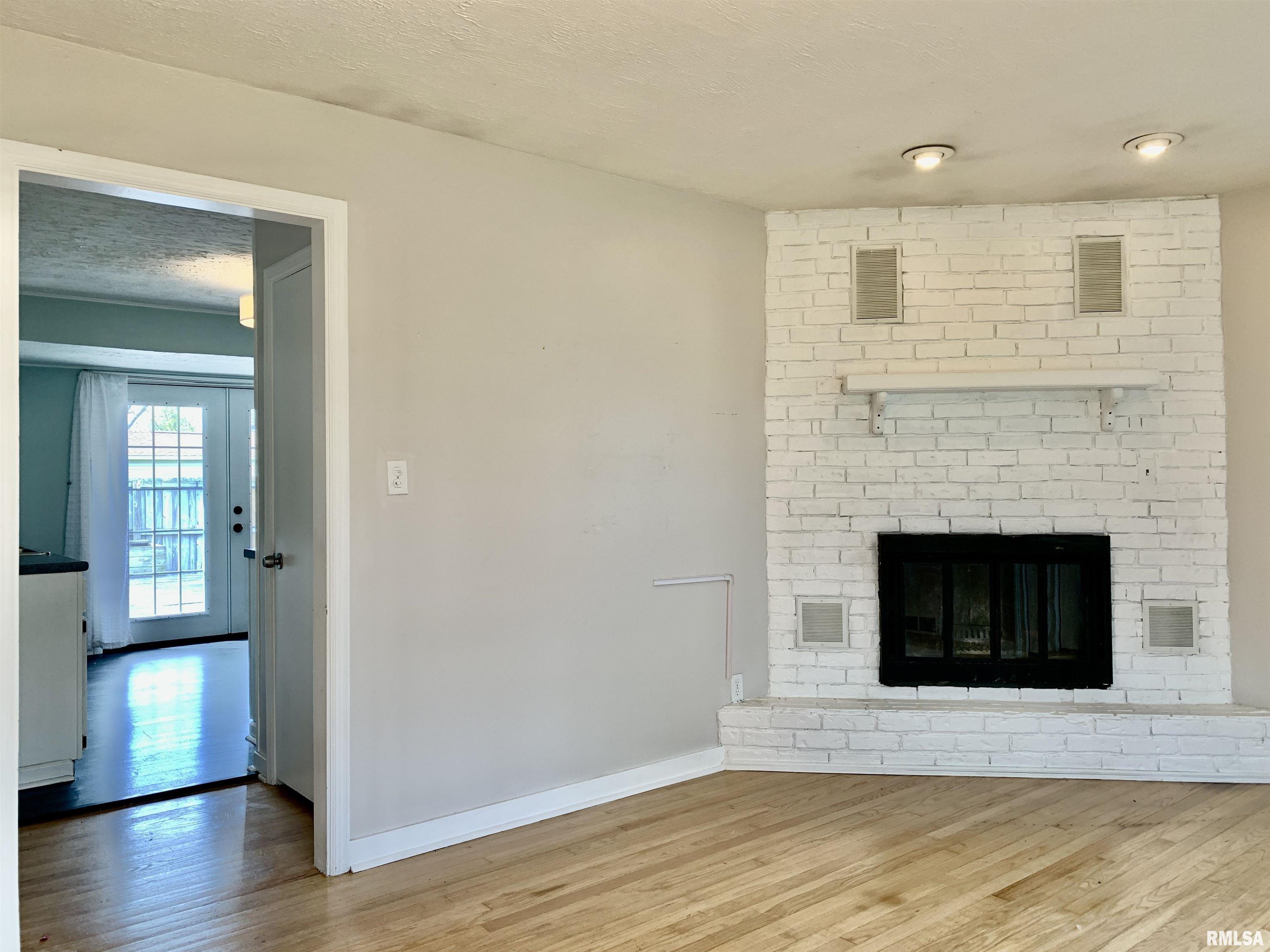 319 Superior Street, Jacksonville, Illinois image 23
