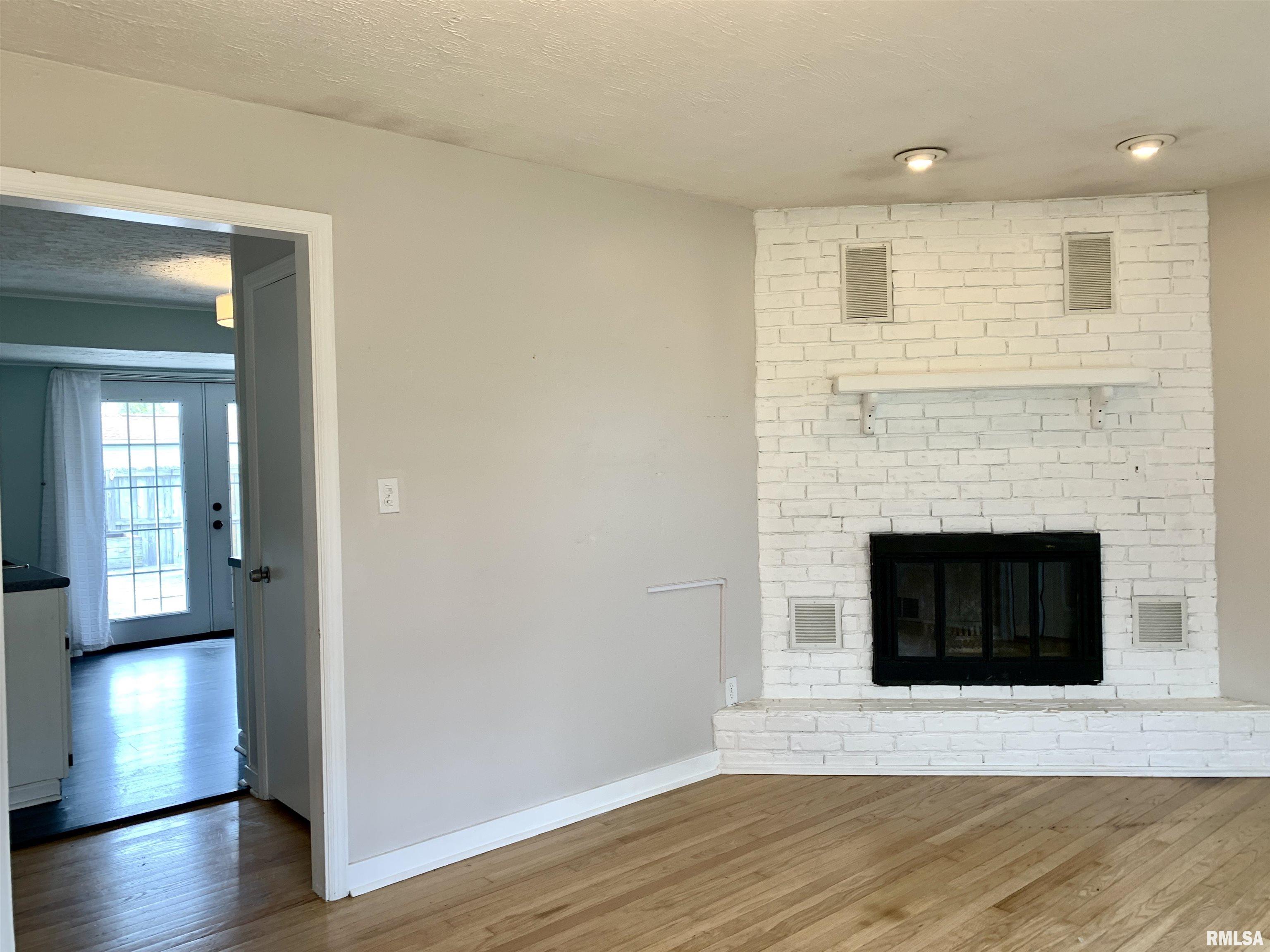 319 Superior Street, Jacksonville, Illinois image 8