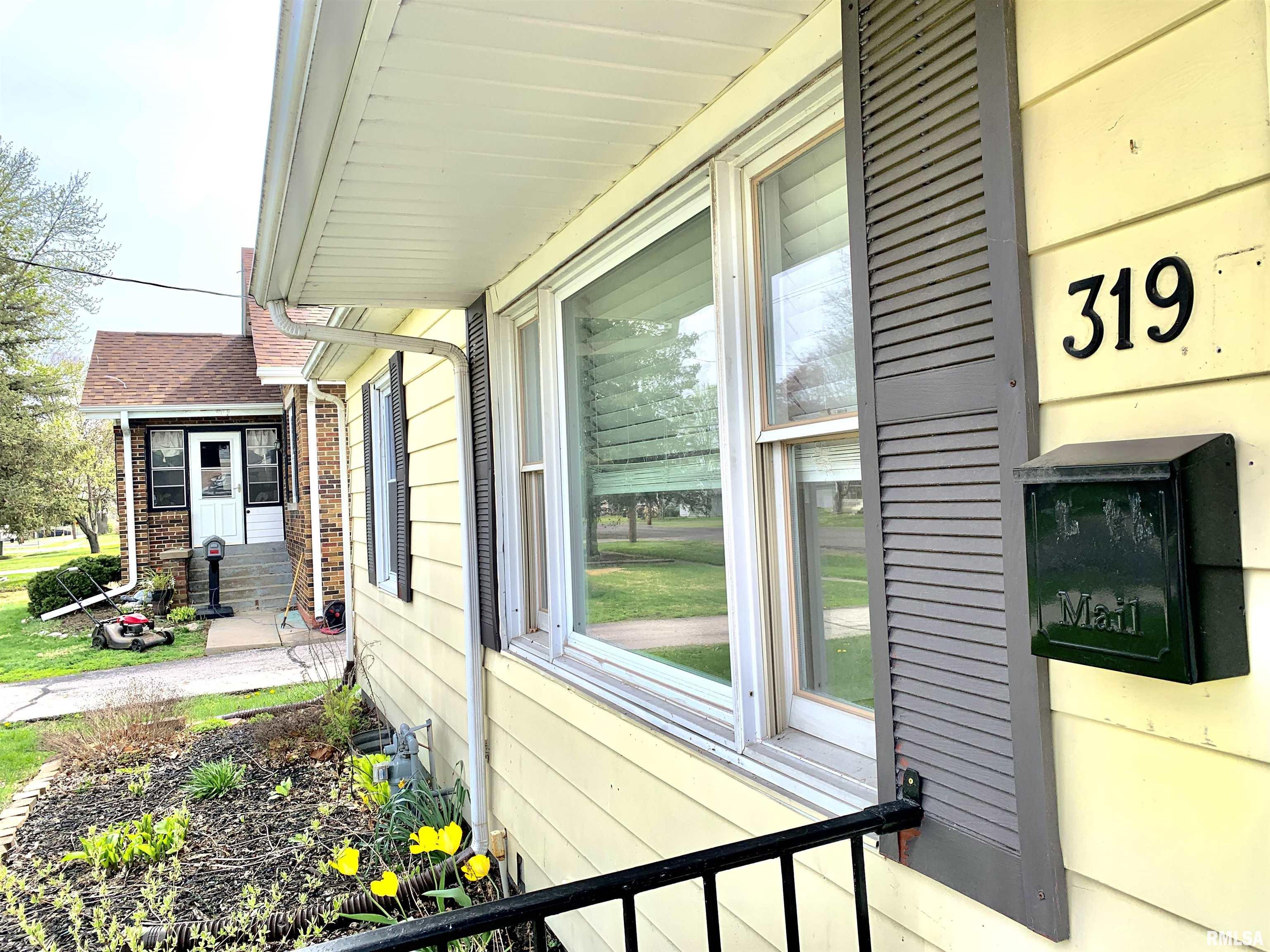 319 Superior Street, Jacksonville, Illinois image 2