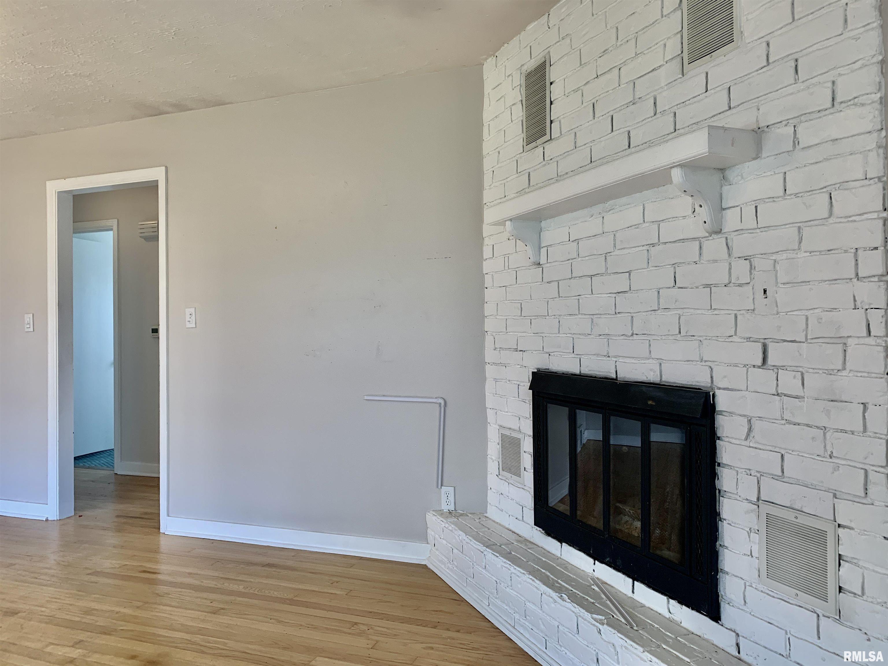319 Superior Street, Jacksonville, Illinois image 4
