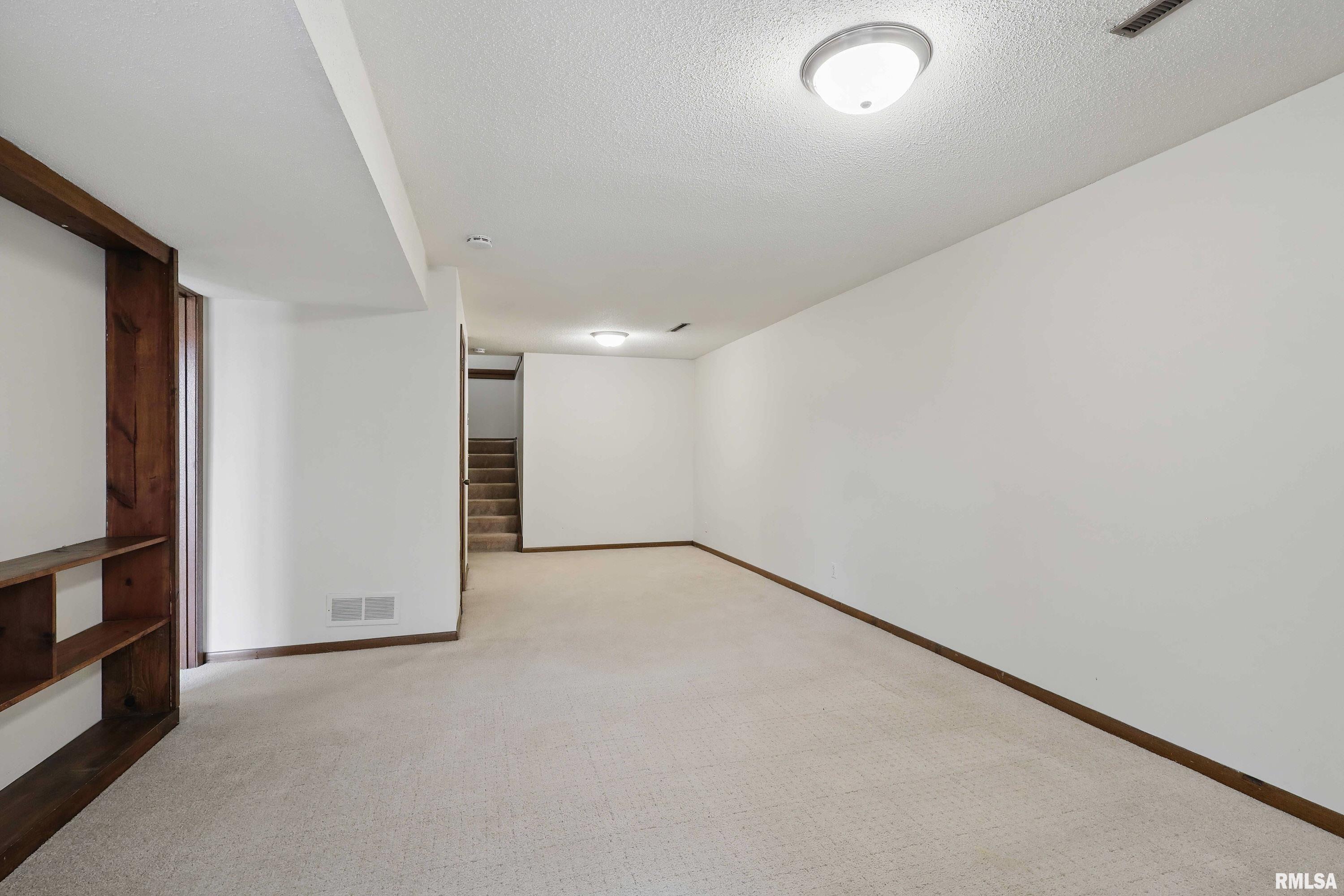 3085 Parkwild Drive, Bettendorf, Iowa image 32