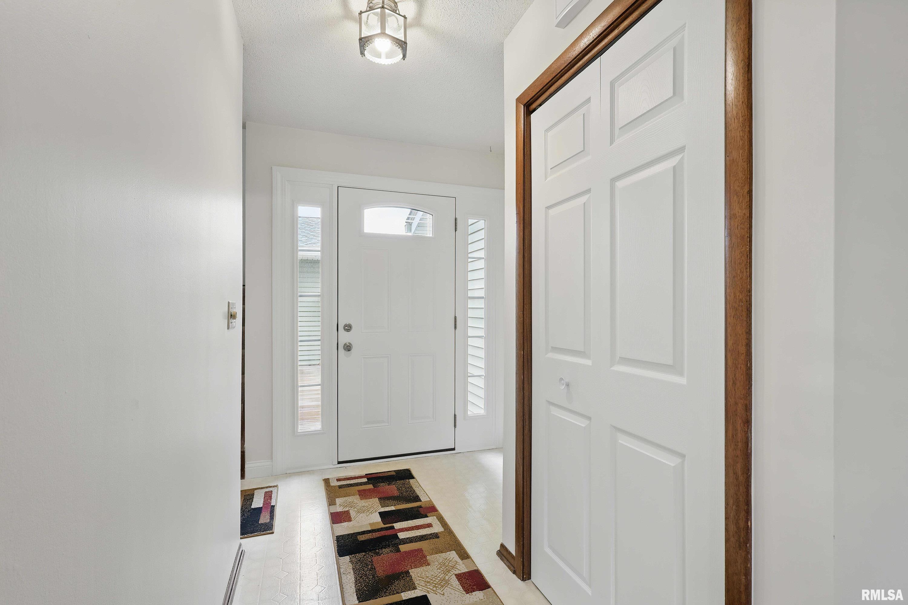 3085 Parkwild Drive, Bettendorf, Iowa image 7