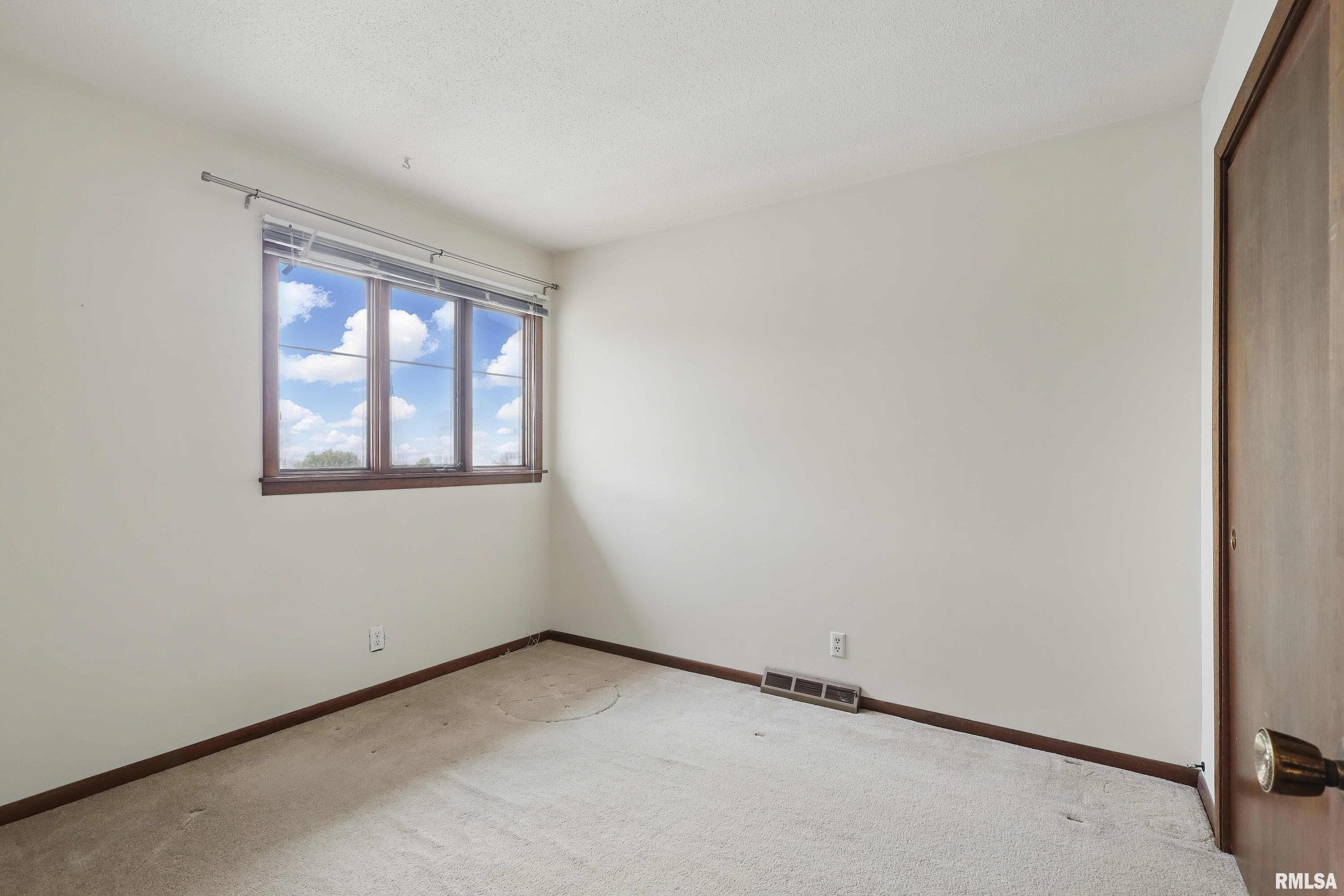 3085 Parkwild Drive, Bettendorf, Iowa image 23