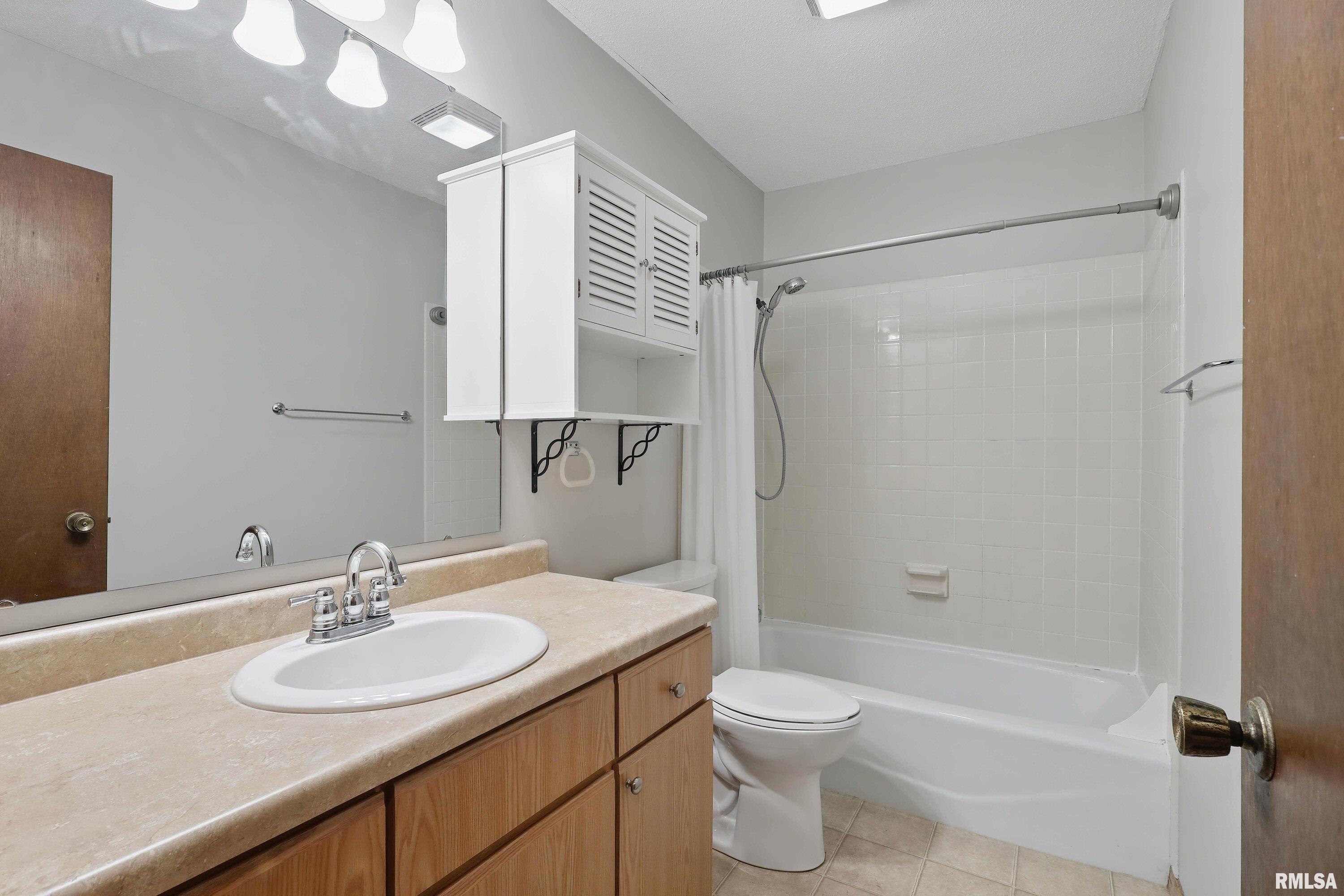 3085 Parkwild Drive, Bettendorf, Iowa image 25