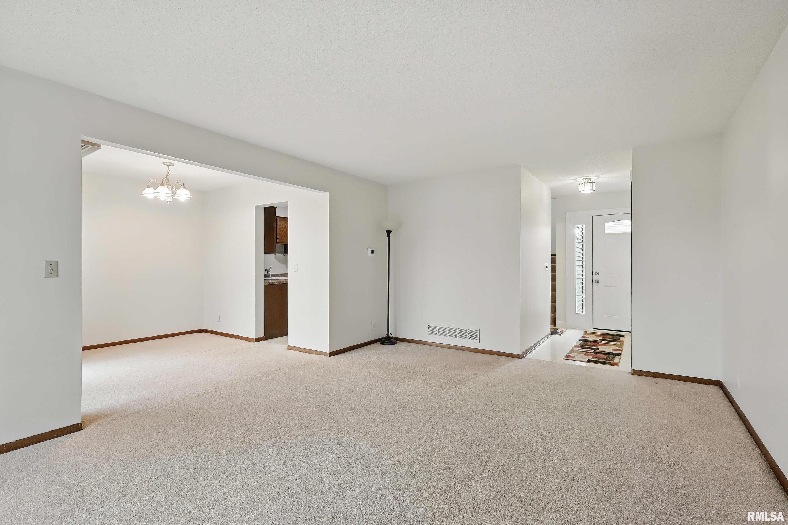 3085 Parkwild Drive, Bettendorf, Iowa image 12