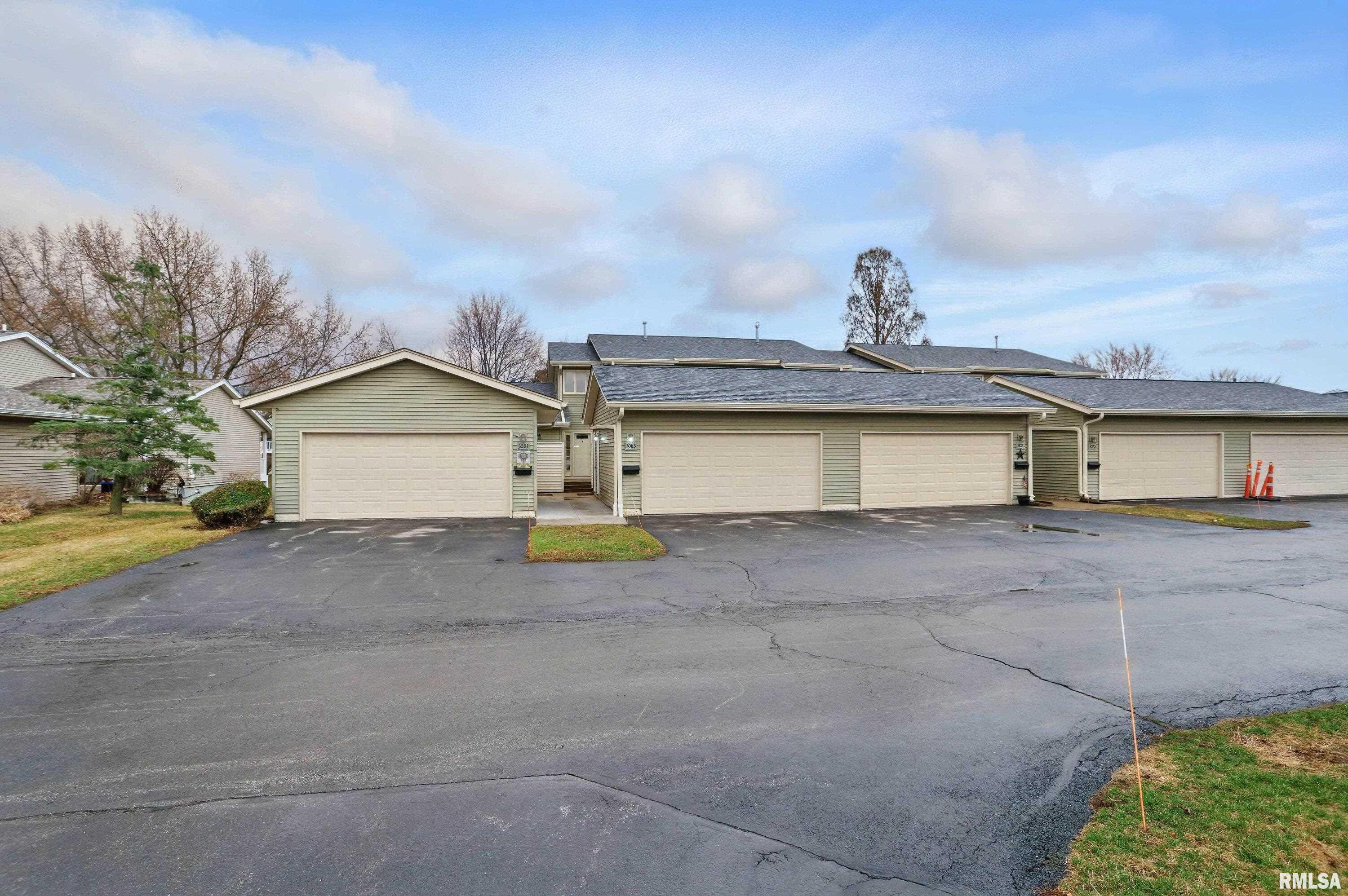 3085 Parkwild Drive, Bettendorf, Iowa image 2
