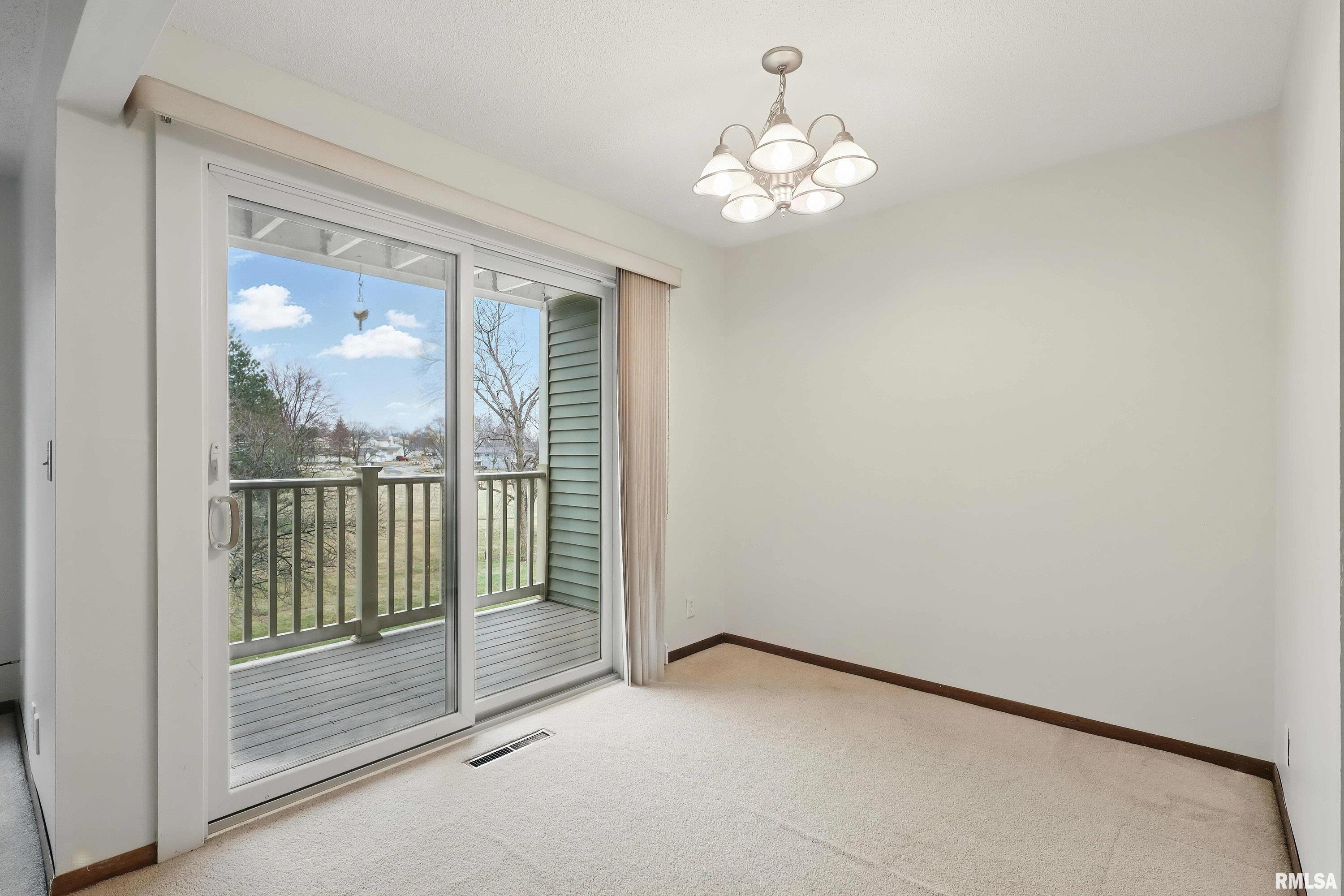 3085 Parkwild Drive, Bettendorf, Iowa image 13