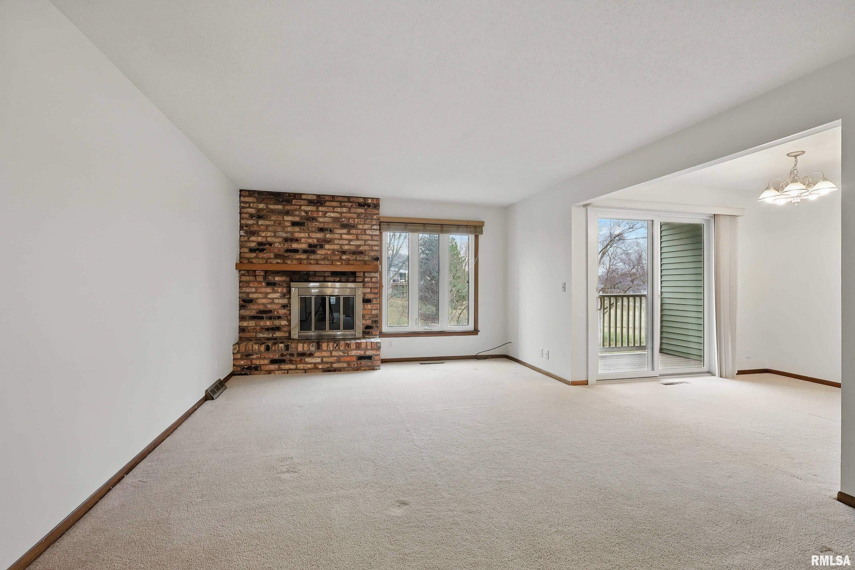 3085 Parkwild Drive, Bettendorf, Iowa image 10