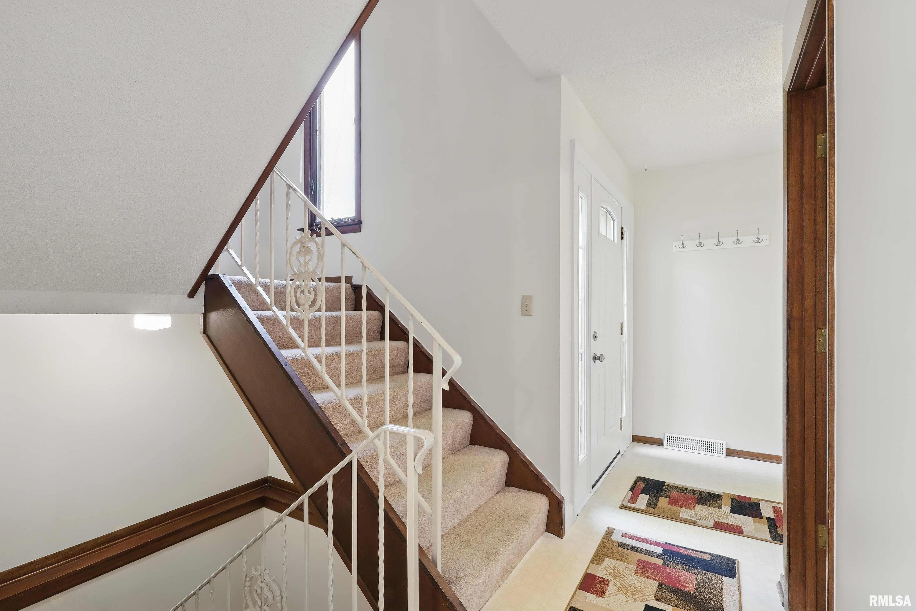 3085 Parkwild Drive, Bettendorf, Iowa image 8