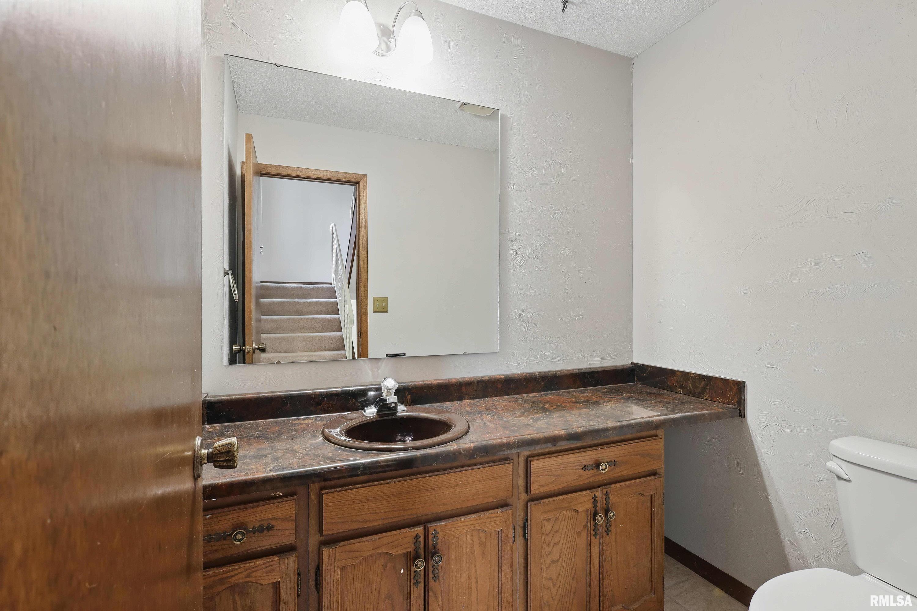 3085 Parkwild Drive, Bettendorf, Iowa image 9