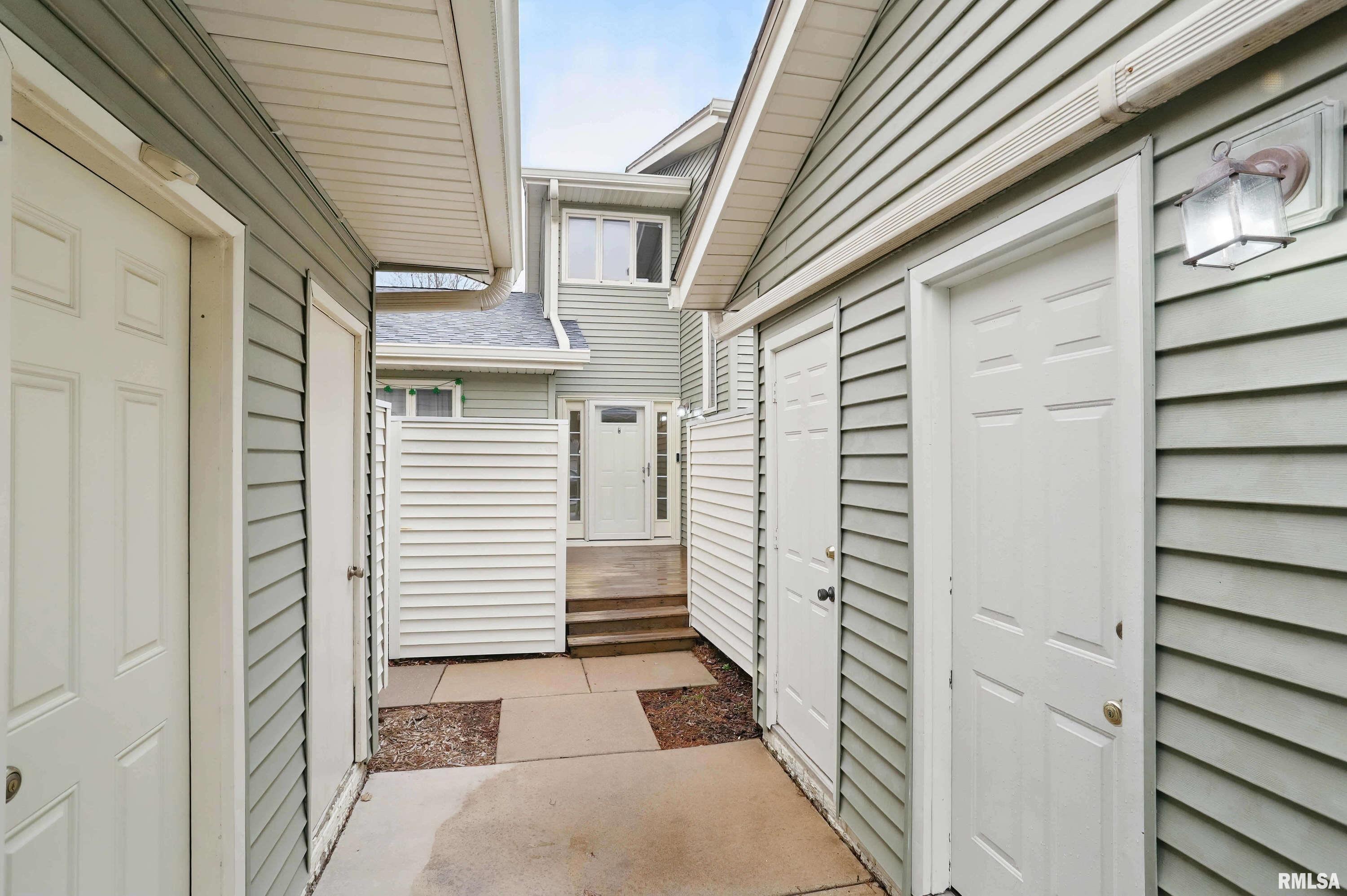 3085 Parkwild Drive, Bettendorf, Iowa image 3