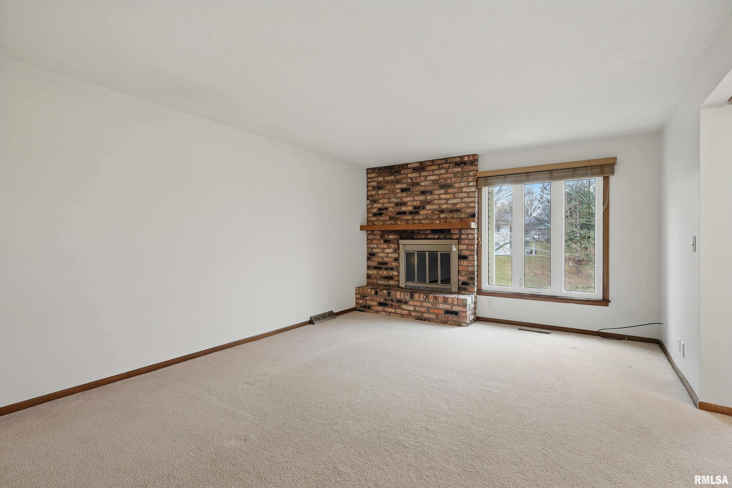 3085 Parkwild Drive, Bettendorf, Iowa image 11
