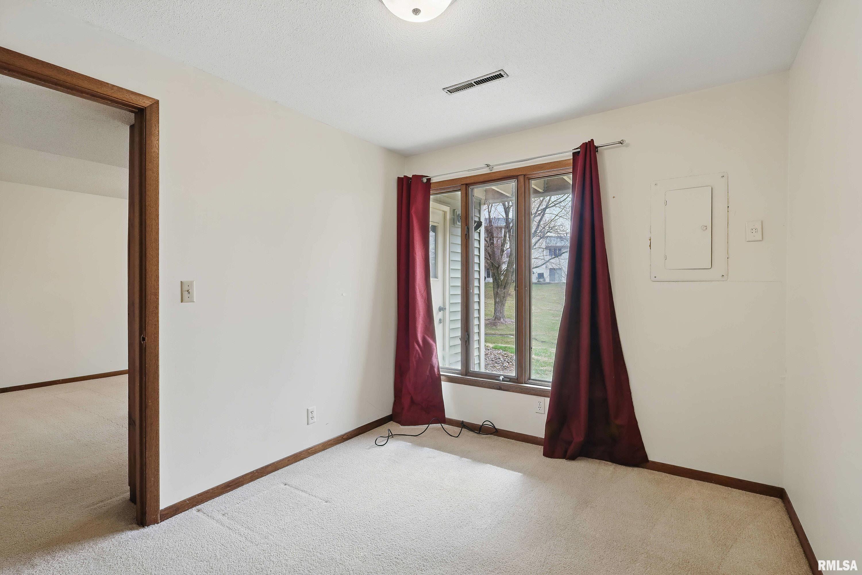 3085 Parkwild Drive, Bettendorf, Iowa image 33