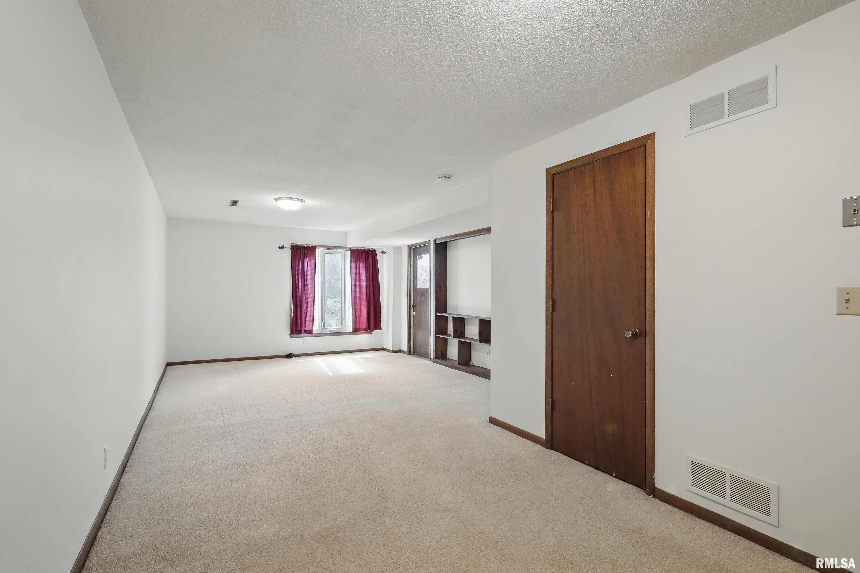 3085 Parkwild Drive, Bettendorf, Iowa image 30