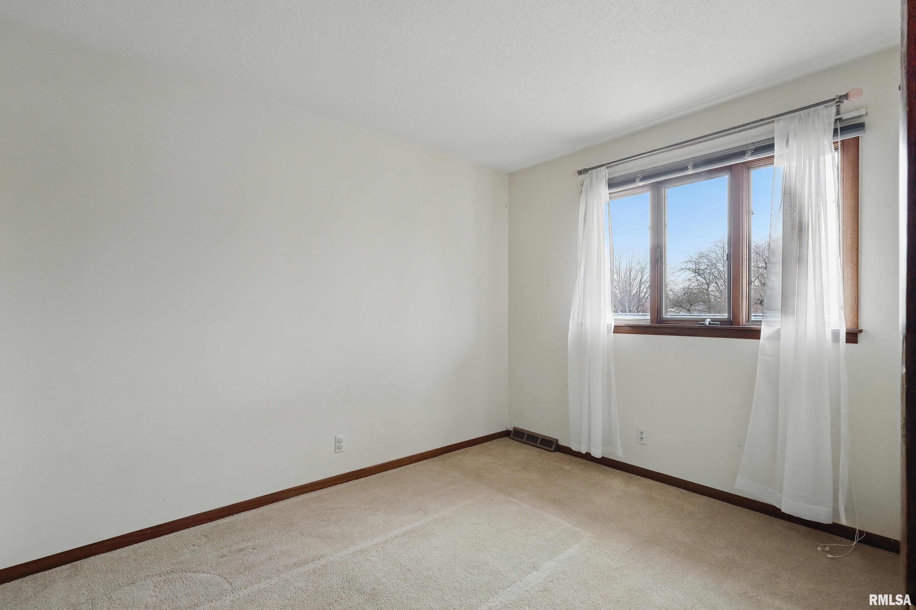 3085 Parkwild Drive, Bettendorf, Iowa image 21
