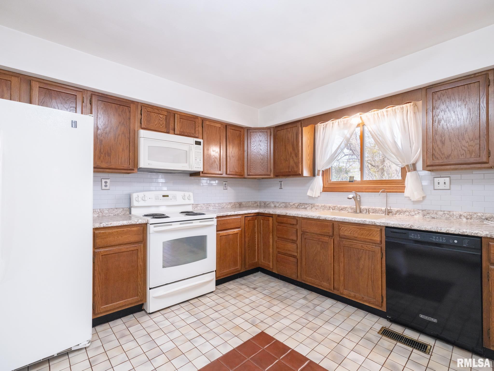 109 Julian Avenue, East Peoria, Illinois image 22