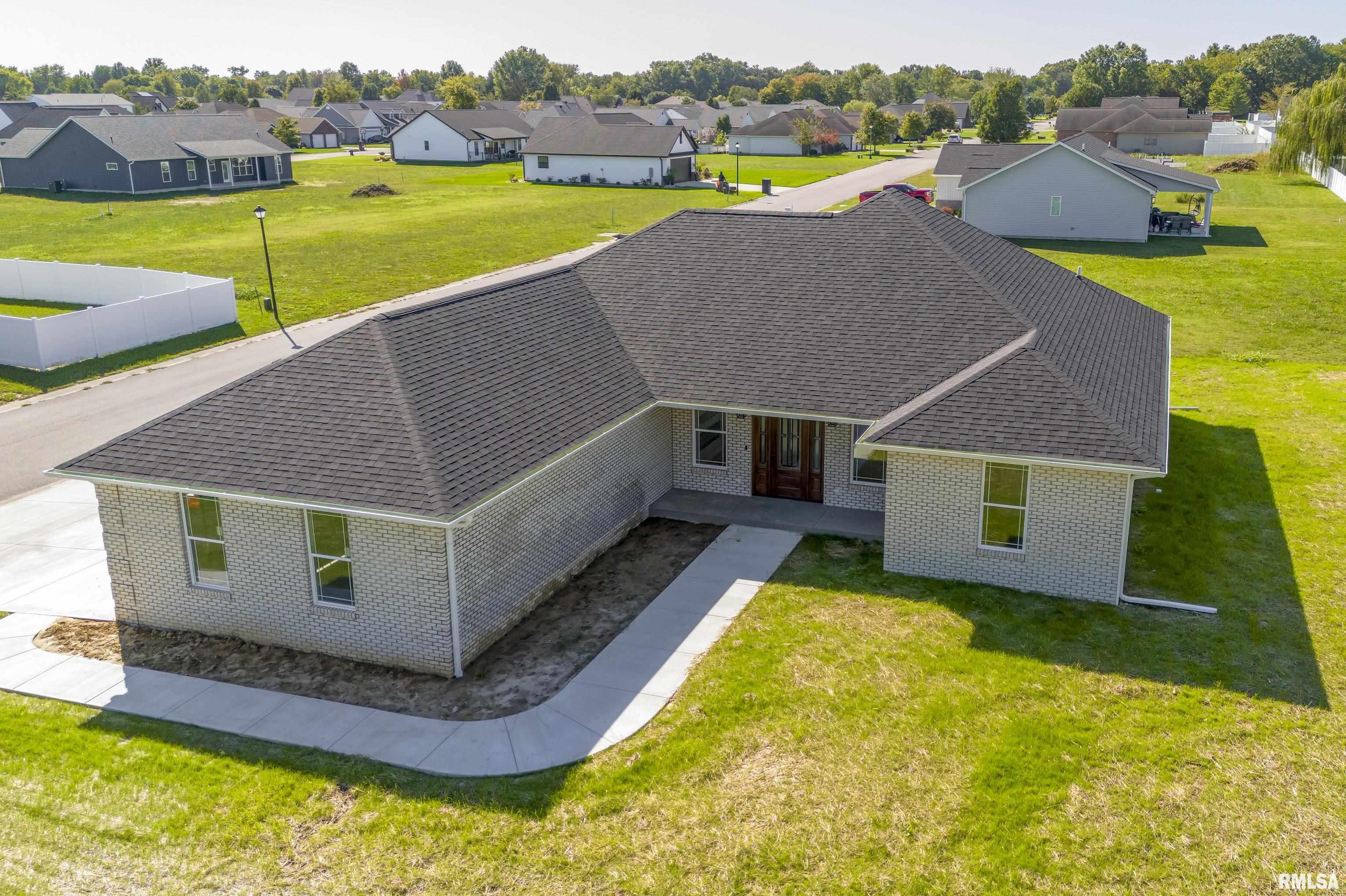 2000 Dew Drop Drive, Marion, Illinois image 9