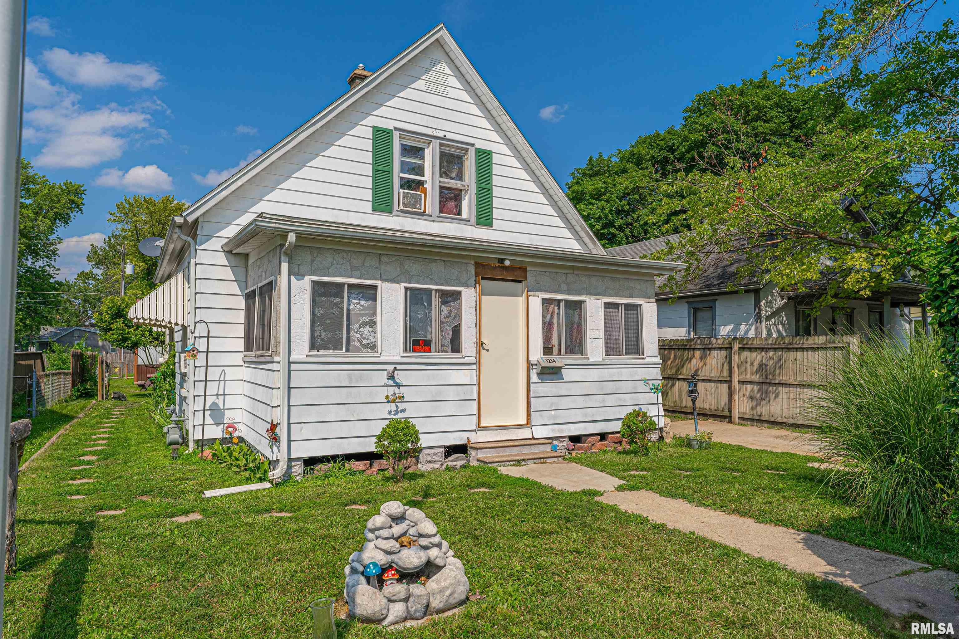 1214 PEKIN Street