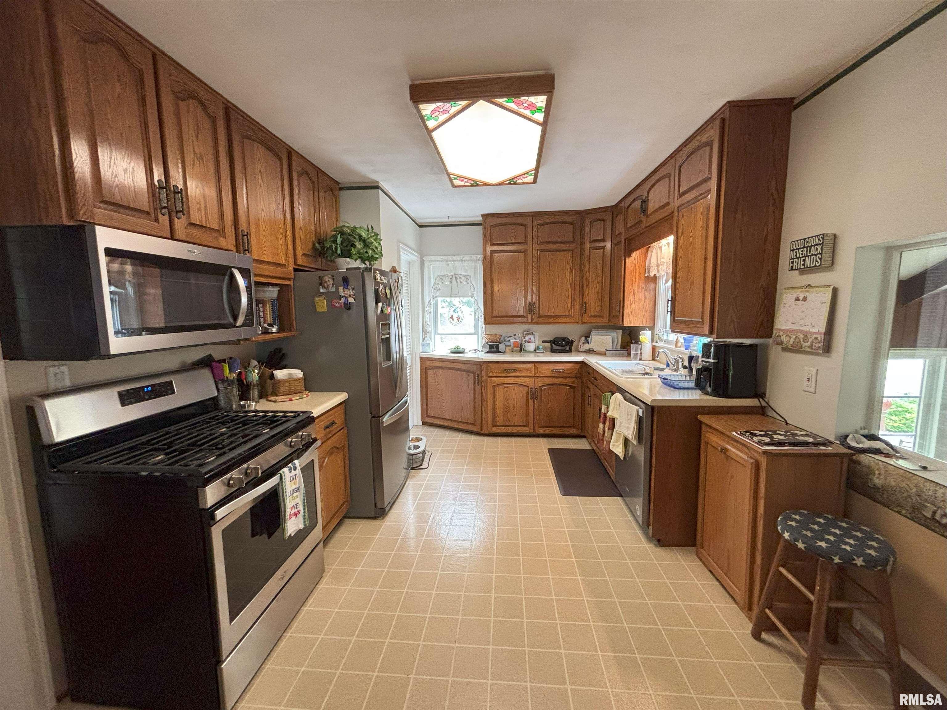2122 15th Street, Rock Island, Illinois image 4