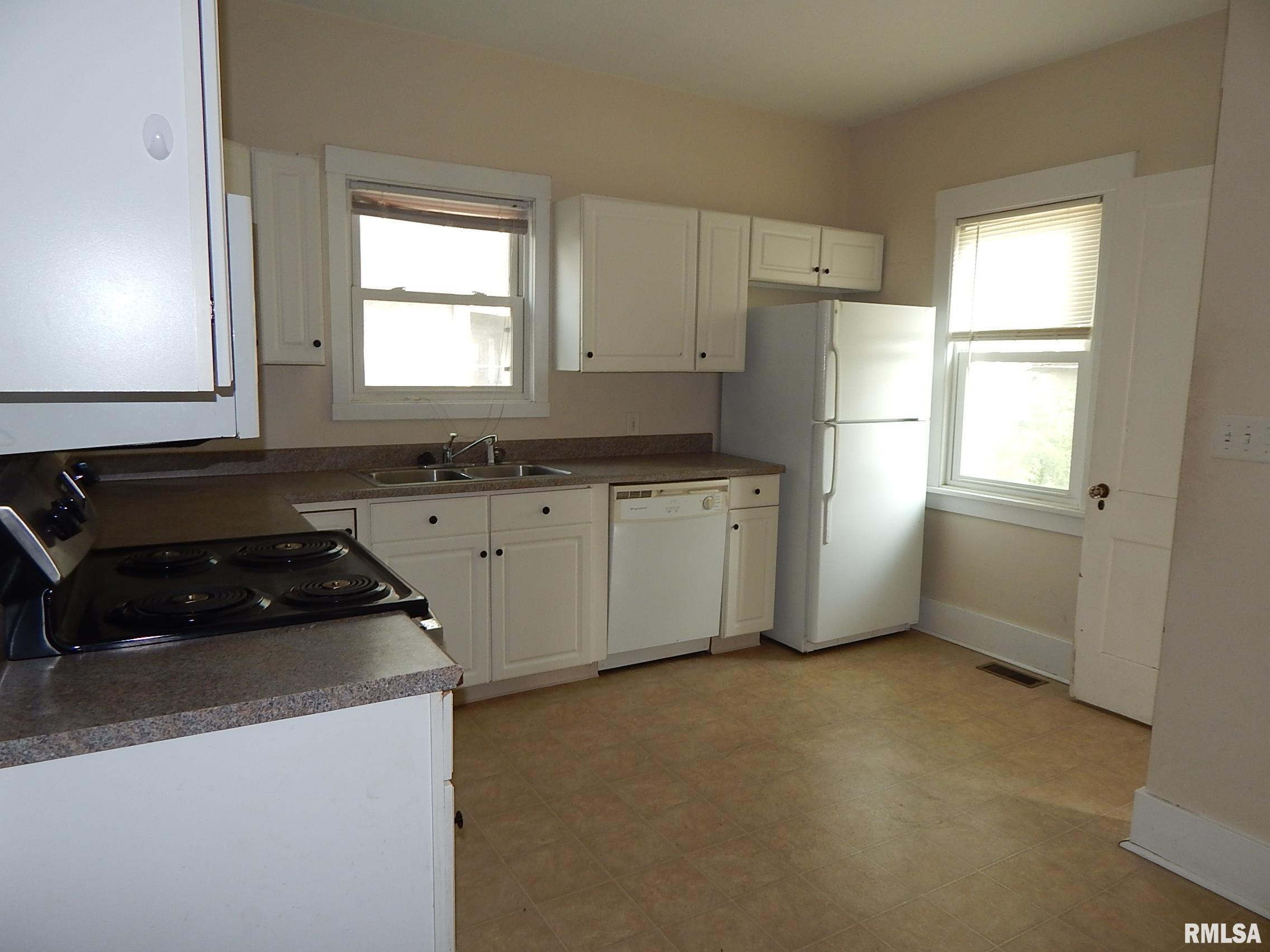 1115 W Locust Street, Davenport, Iowa image 7