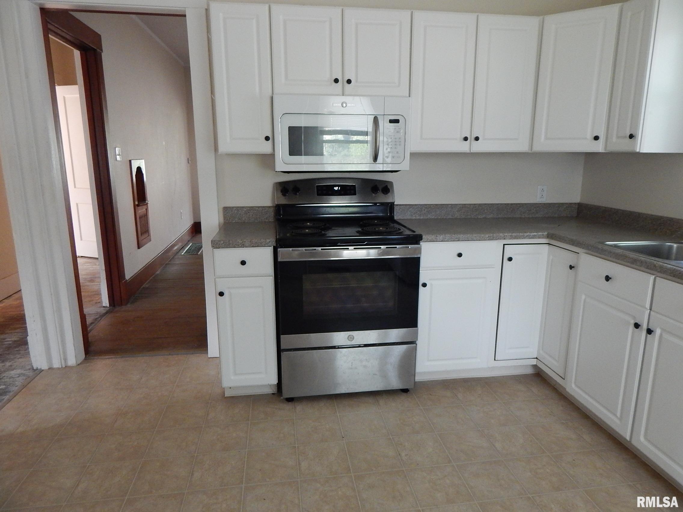 1115 W Locust Street, Davenport, Iowa image 6