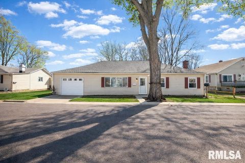 Homes For Sale - 1408 Charlotte Street<br/> Tazewell County, Pekin, IL 61554