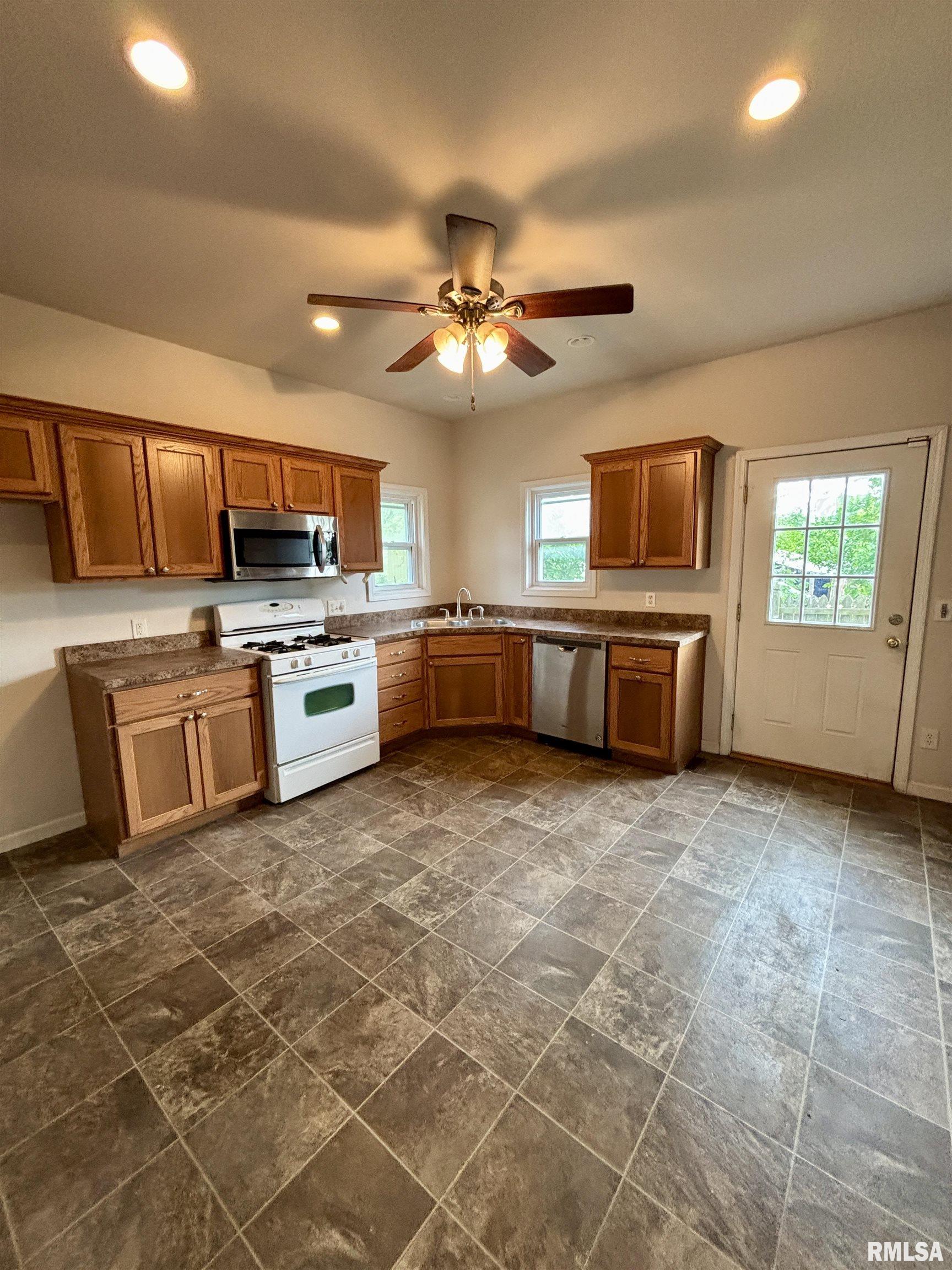 201 S Pearl Street, Waverly, Illinois image 20
