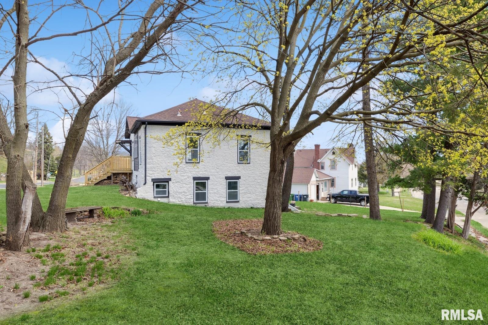 325 S Bluff Boulevard, Clinton, Iowa image 7
