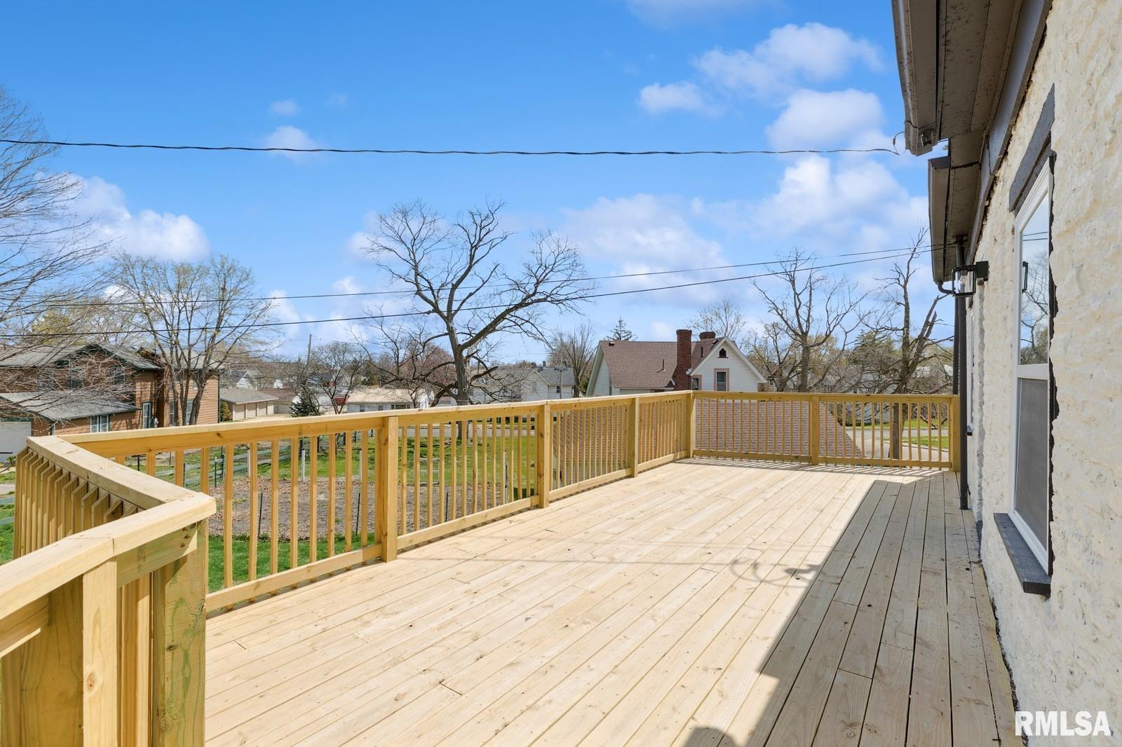 325 S Bluff Boulevard, Clinton, Iowa image 3