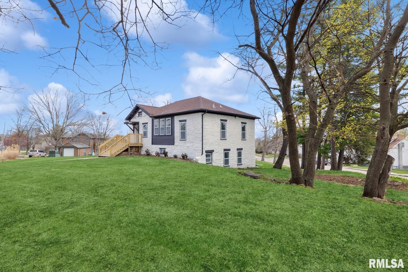 325 S Bluff Boulevard, Clinton, Iowa image 6