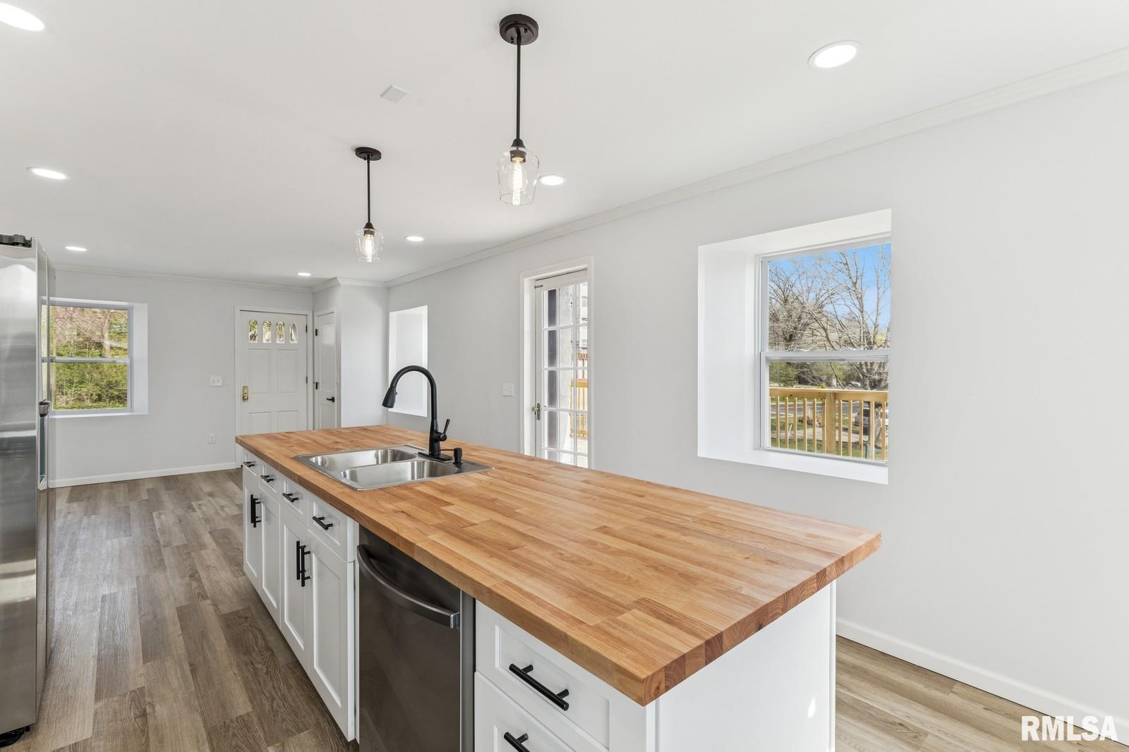 325 S Bluff Boulevard, Clinton, Iowa image 12