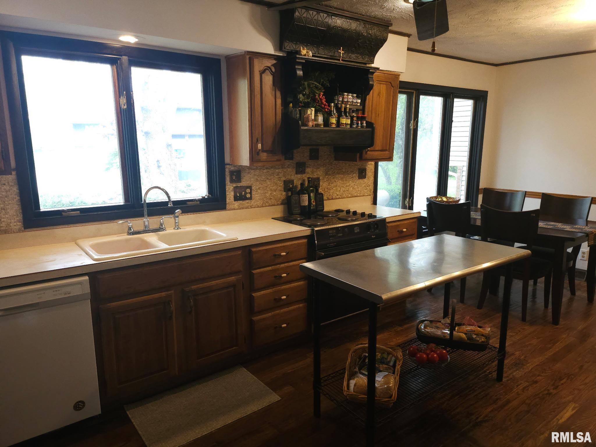 9 Oakwood Drive, Springfield, Illinois image 3