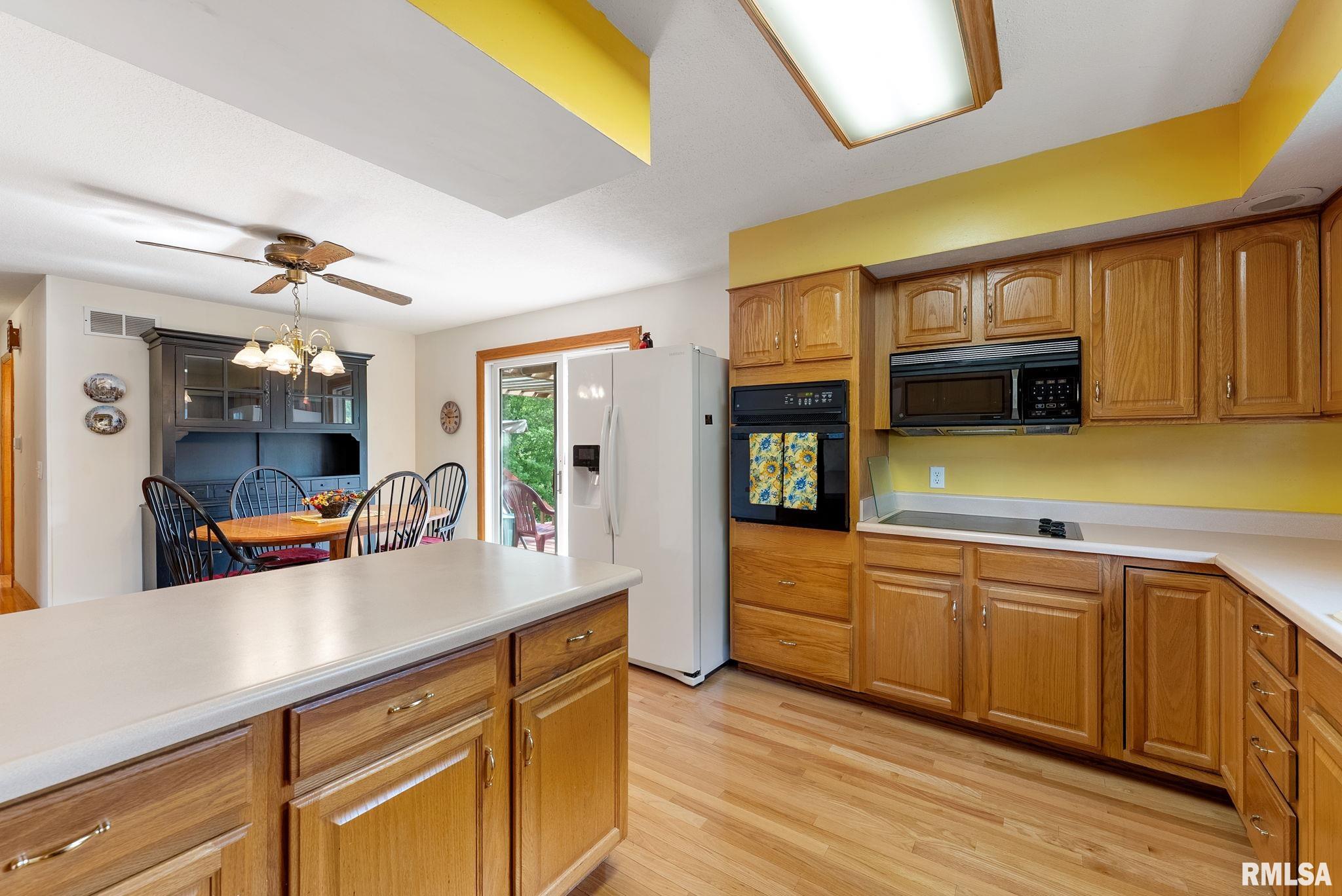 1109 33rd Street, Bettendorf, Iowa image 9