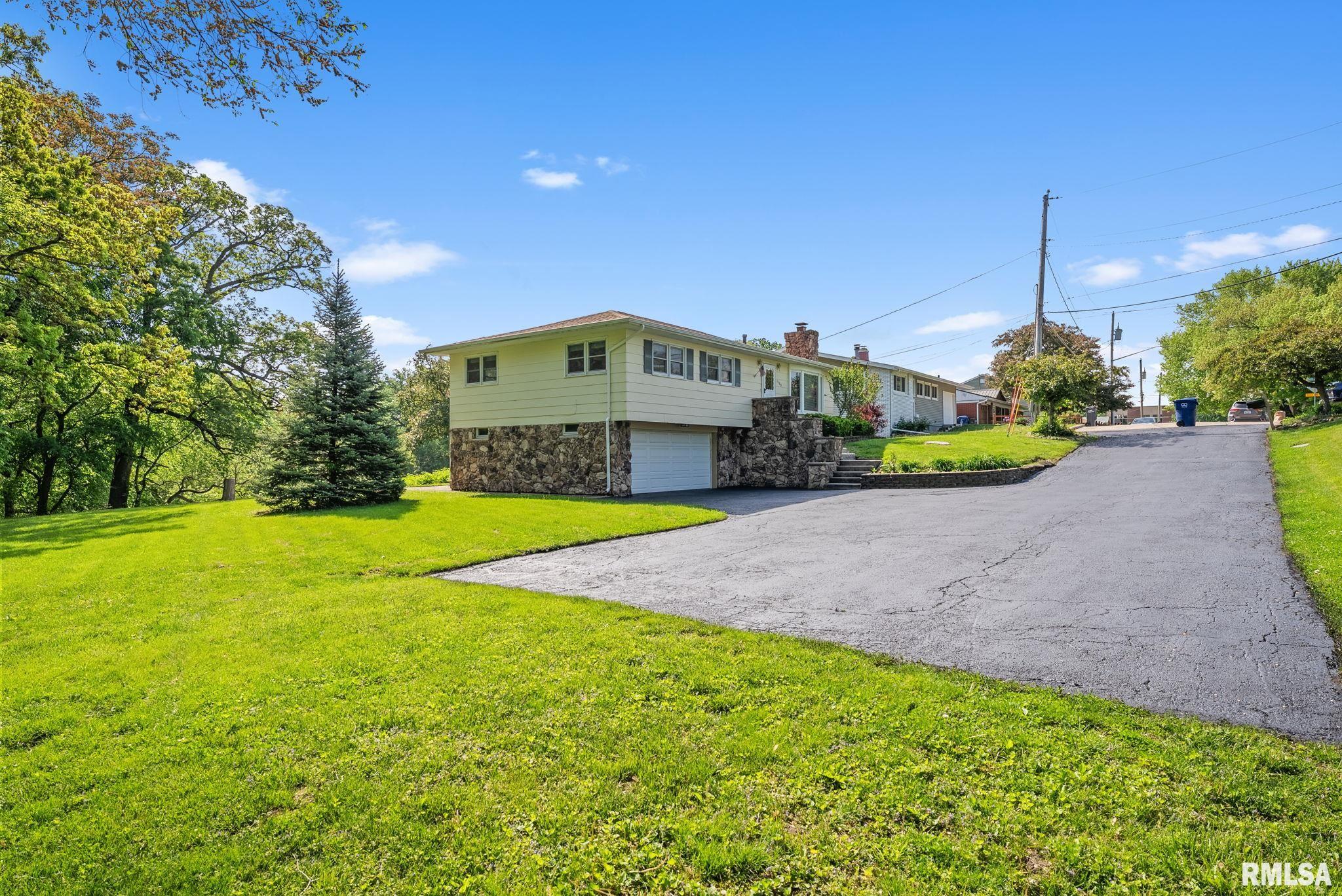 1109 33rd Street, Bettendorf, Iowa image 27