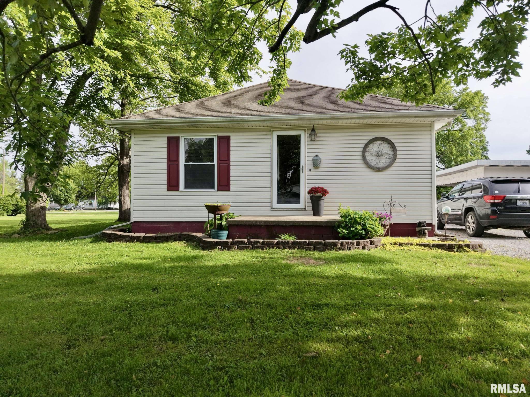 105 E Yung Street, Sesser, Illinois image 1