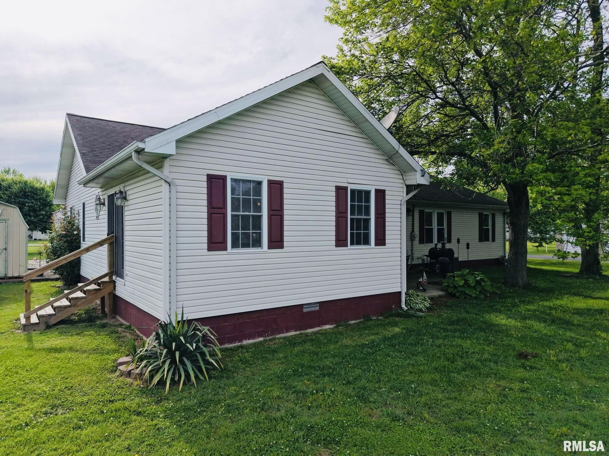 105 E Yung Street, Sesser, Illinois image 3