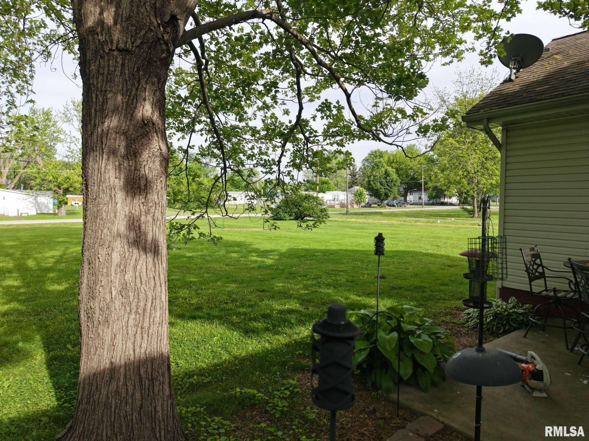 105 E Yung Street, Sesser, Illinois image 10