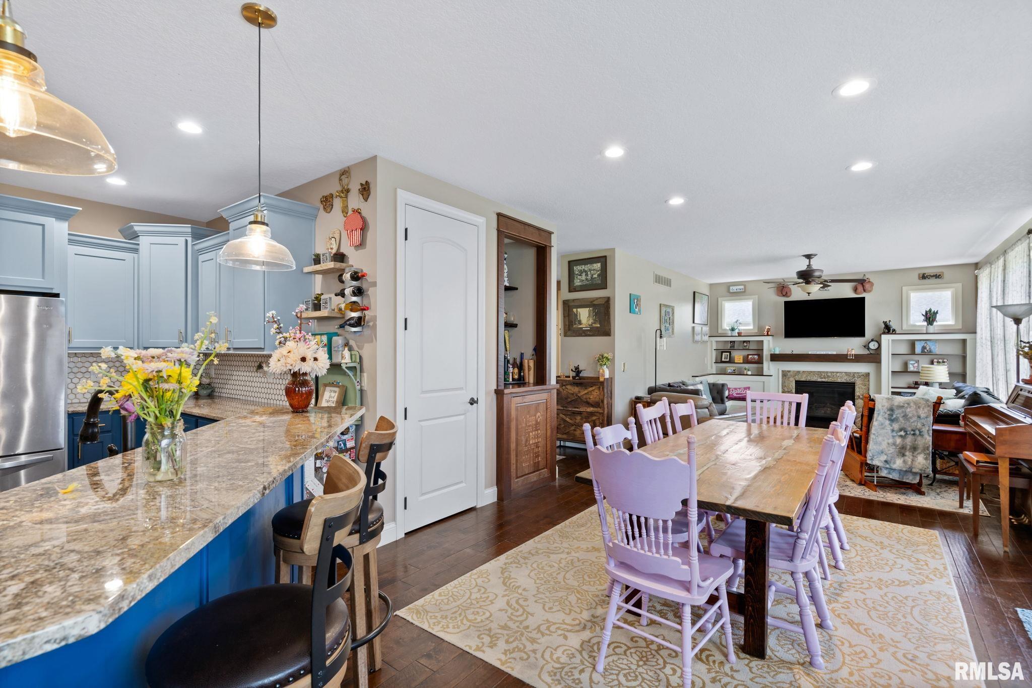 802 Stonebridge Circle, Eldridge, Iowa image 13