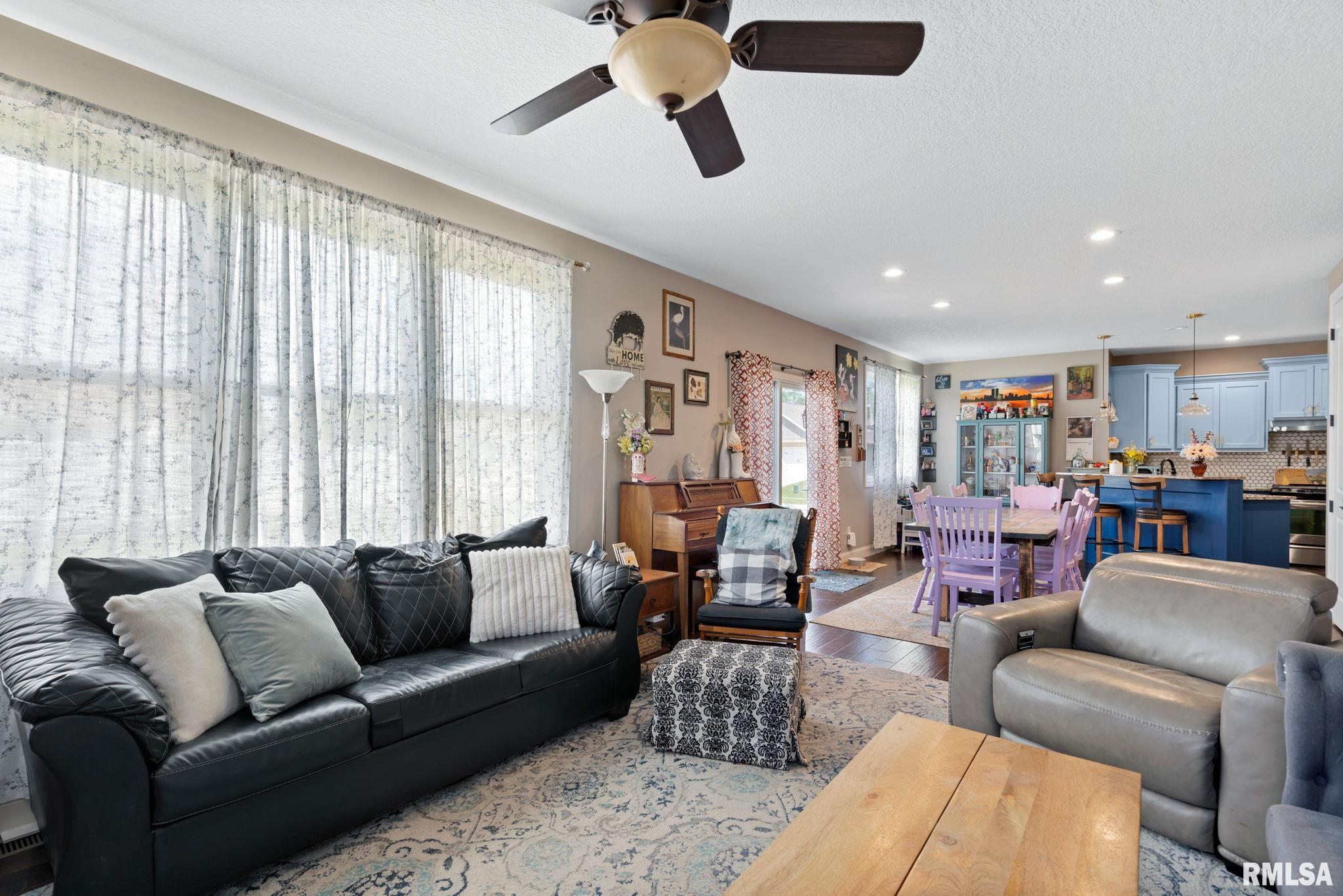 802 Stonebridge Circle, Eldridge, Iowa image 11