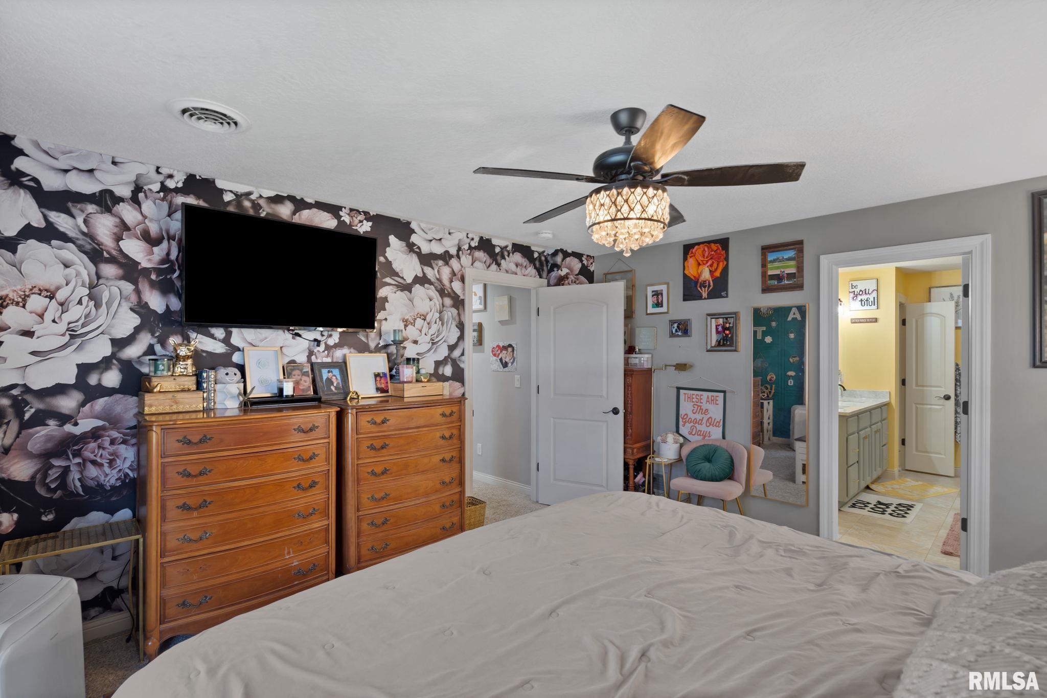 802 Stonebridge Circle, Eldridge, Iowa image 25
