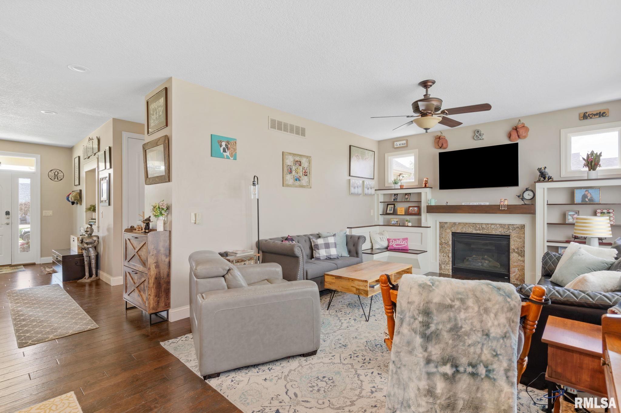 802 Stonebridge Circle, Eldridge, Iowa image 10